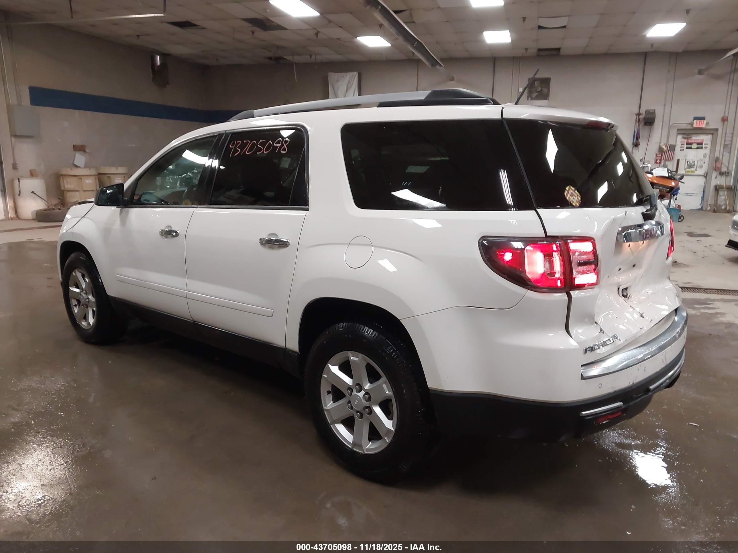 GMC ACADIA image 3