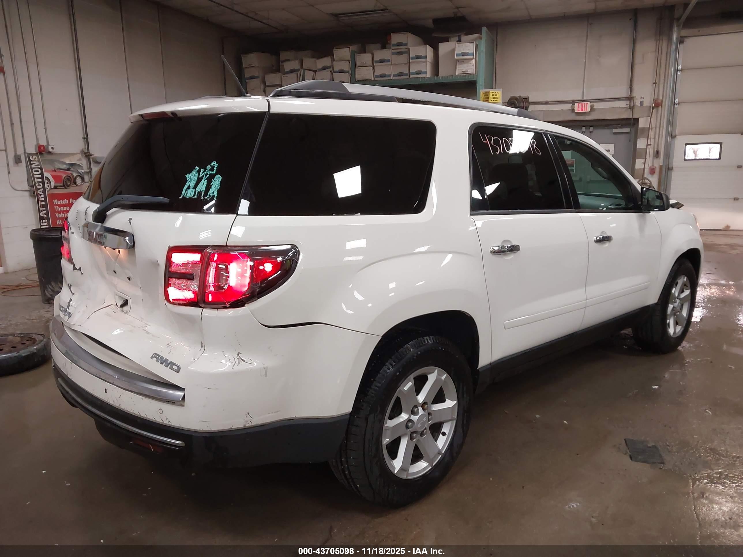GMC ACADIA image 4