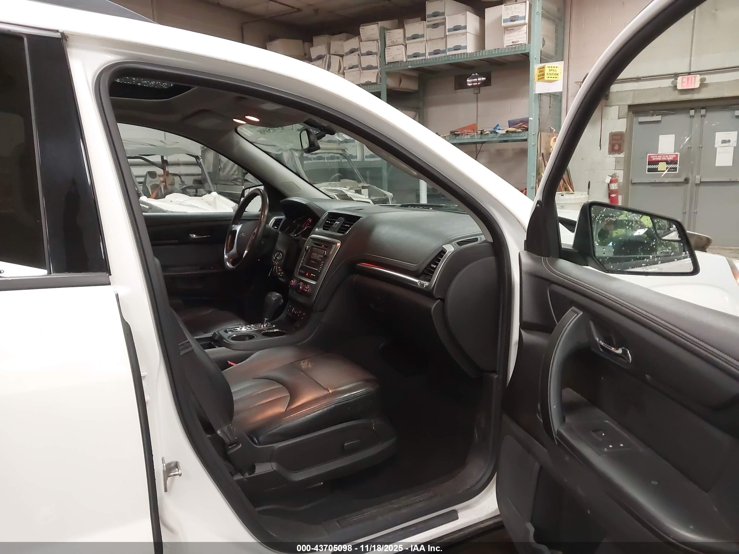 GMC ACADIA image 5