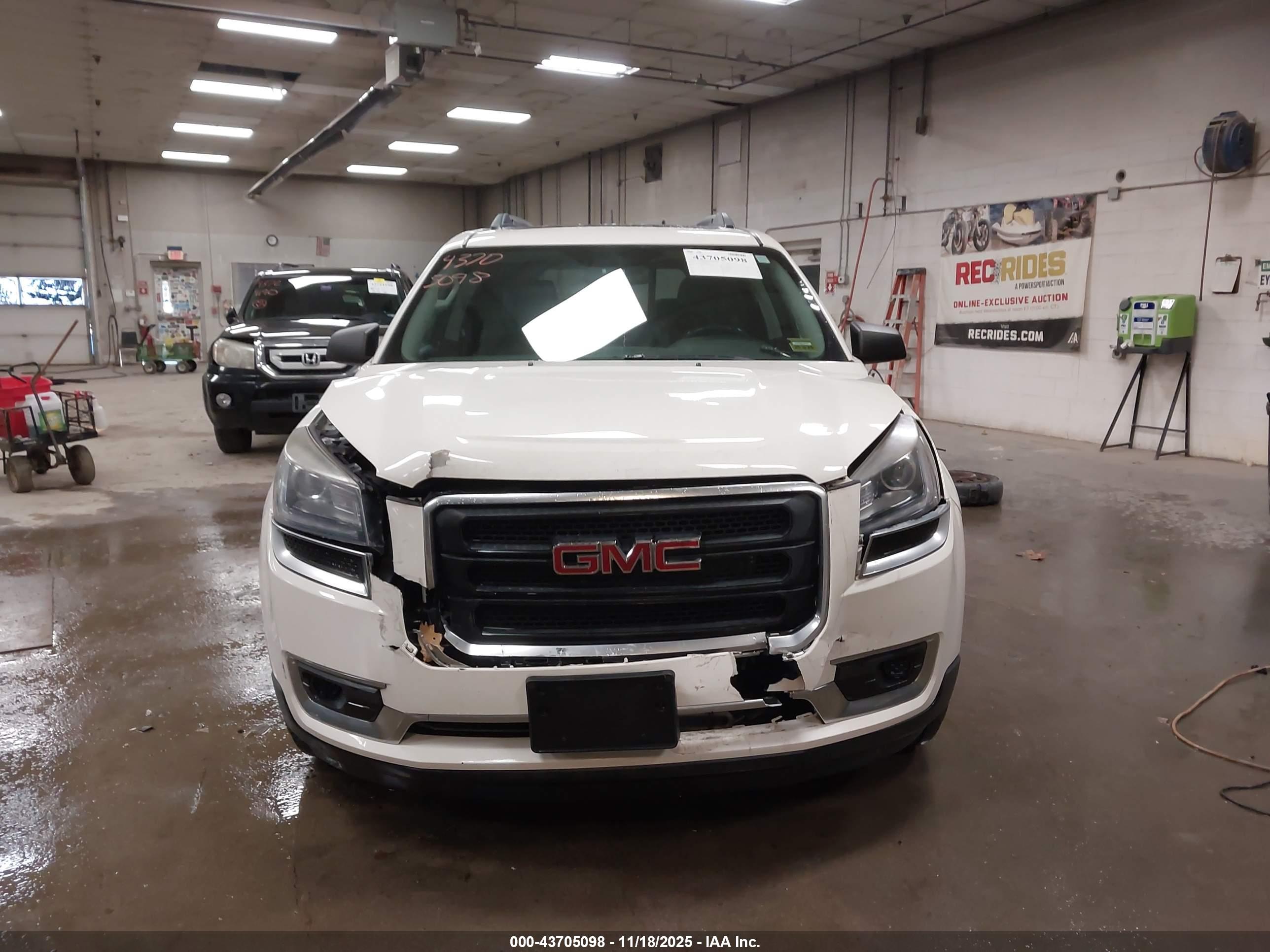 GMC ACADIA image 6