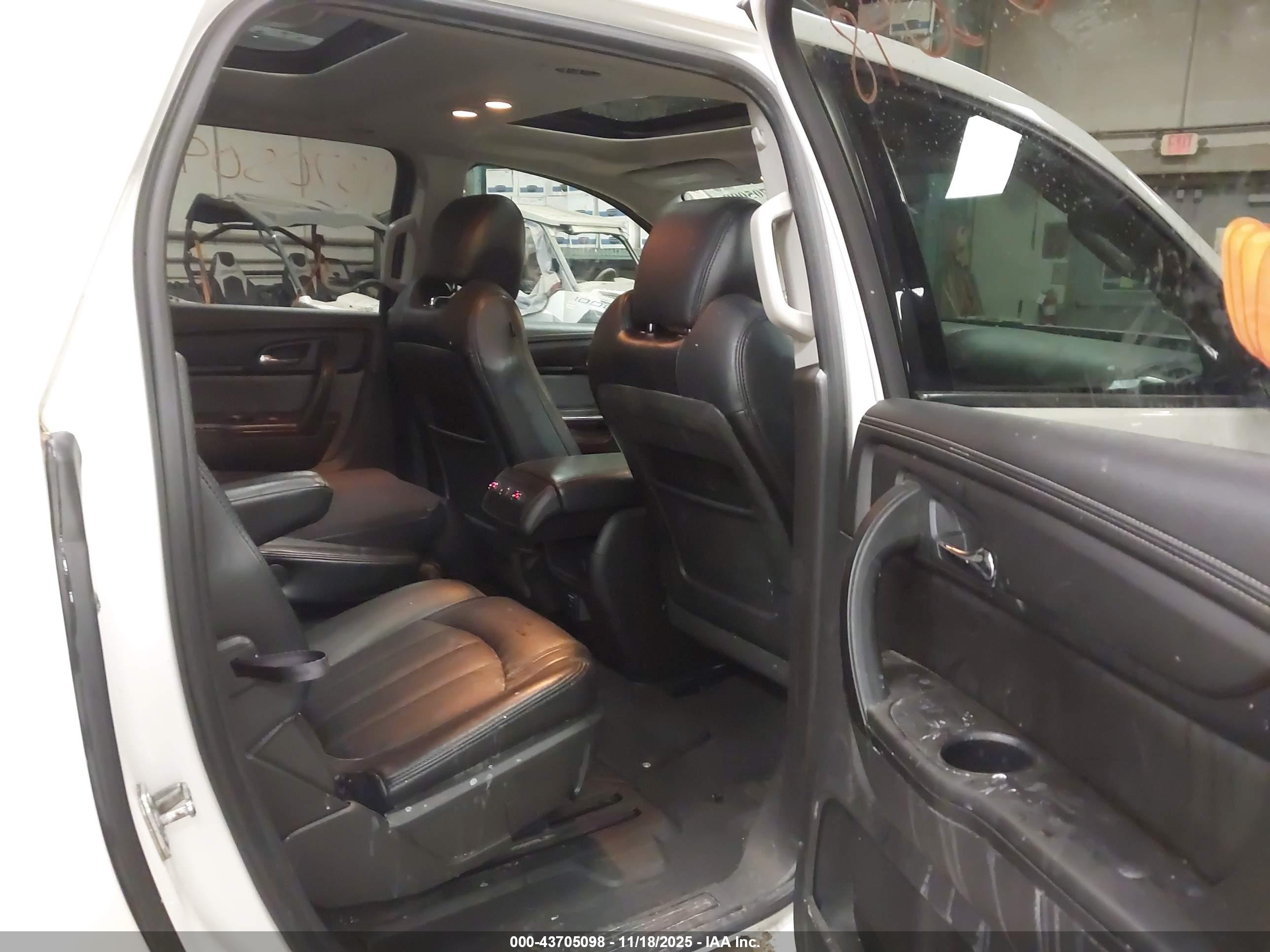 GMC ACADIA image 8