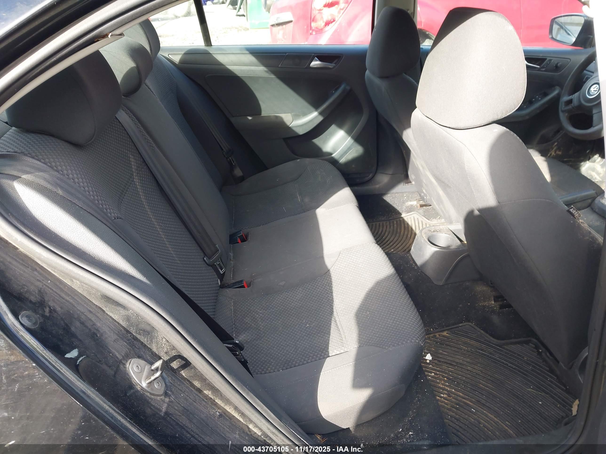VOLKSWAGEN JETTA image 8
