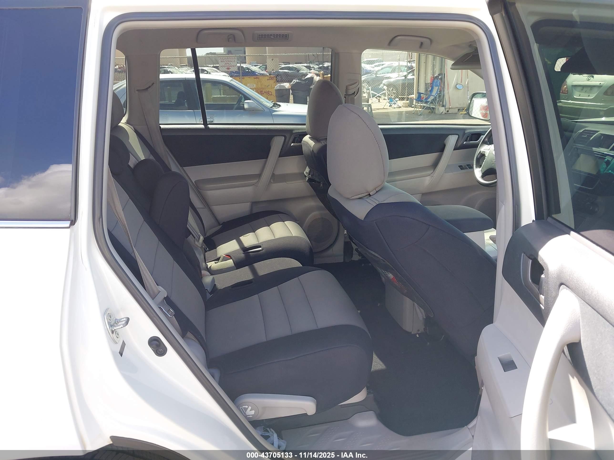 TOYOTA HIGHLANDER image 8