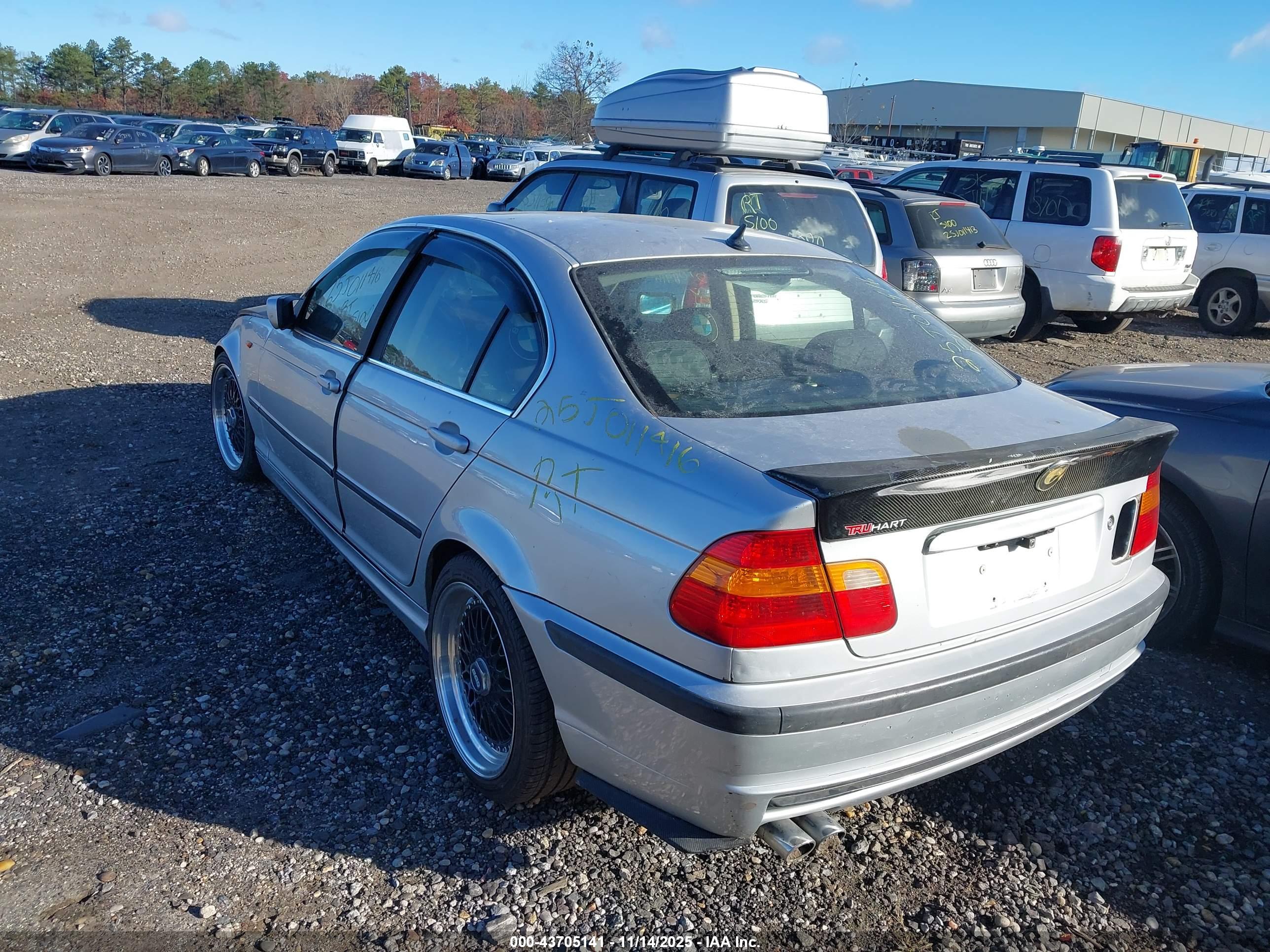 BMW 330I image 3