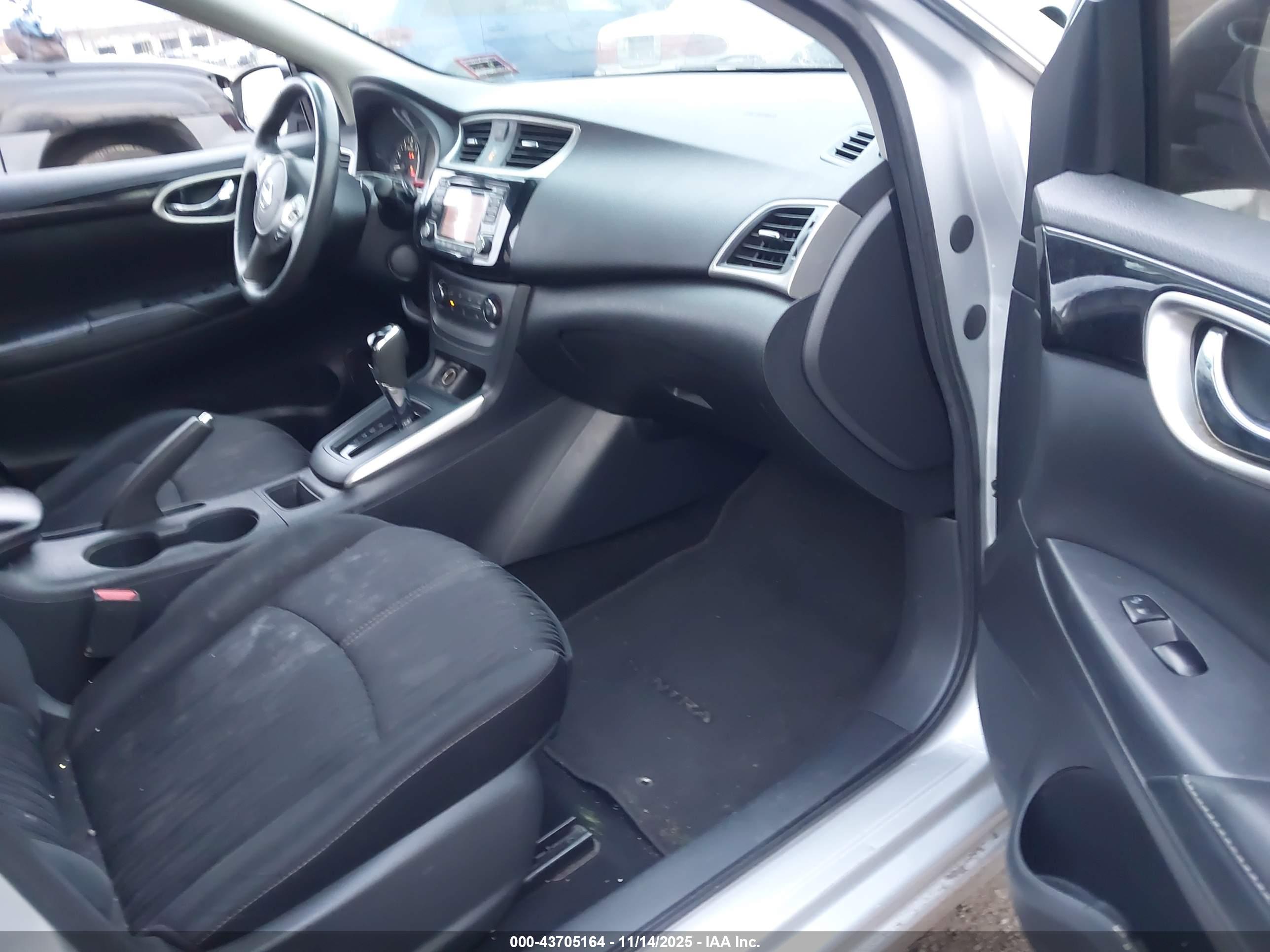 NISSAN SENTRA image 5