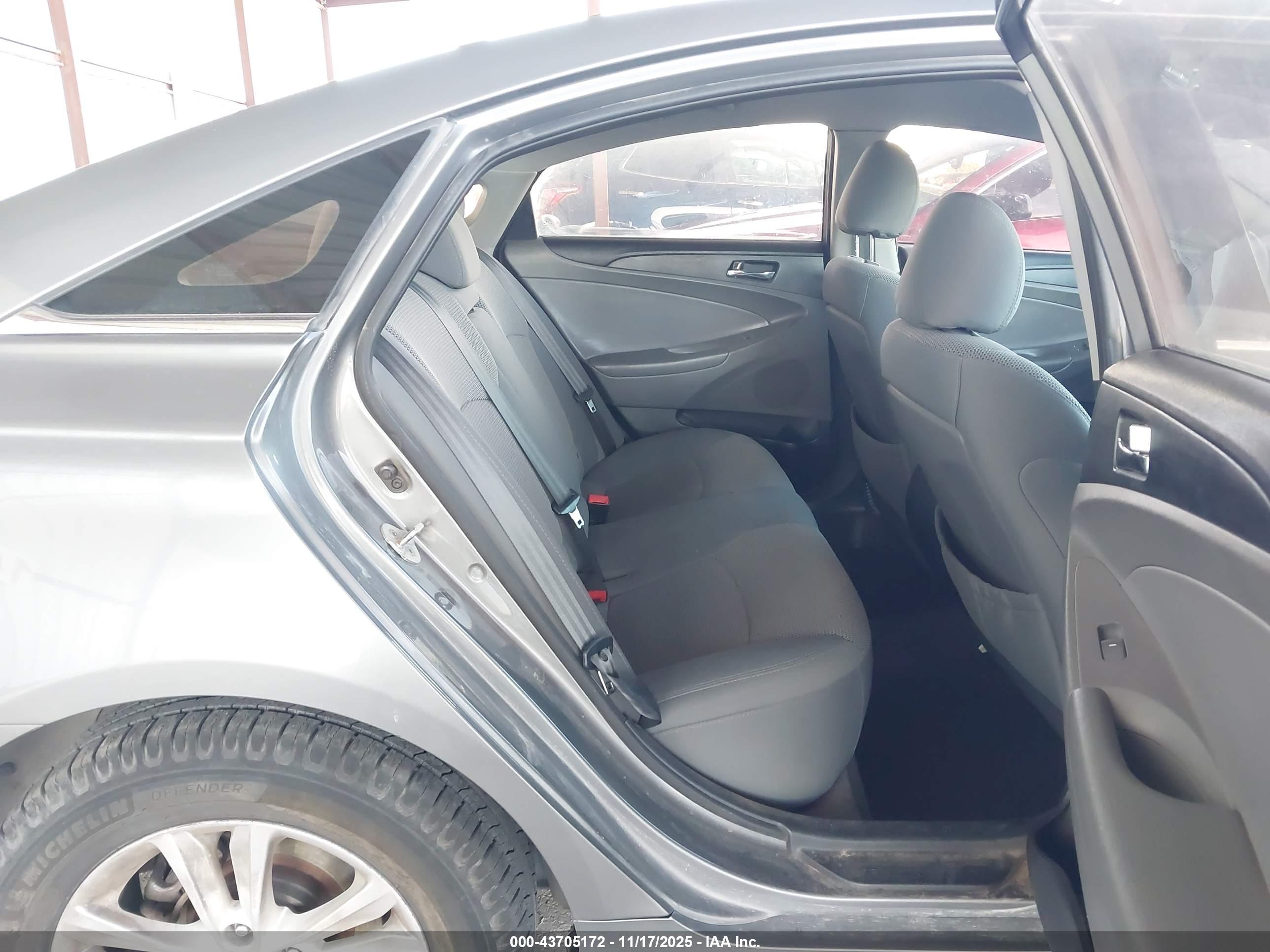 HYUNDAI SONATA image 8