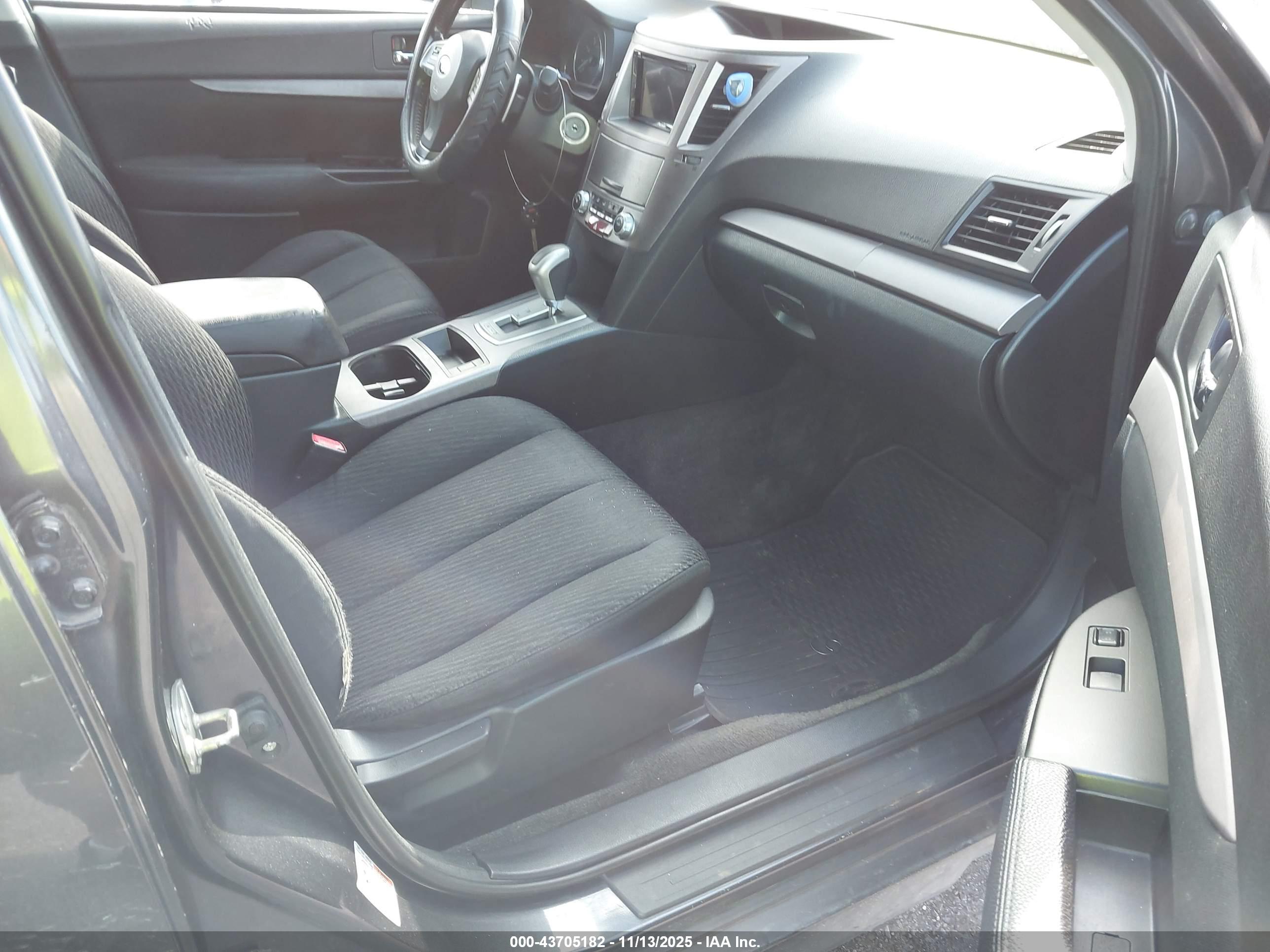 SUBARU OUTBACK image 5