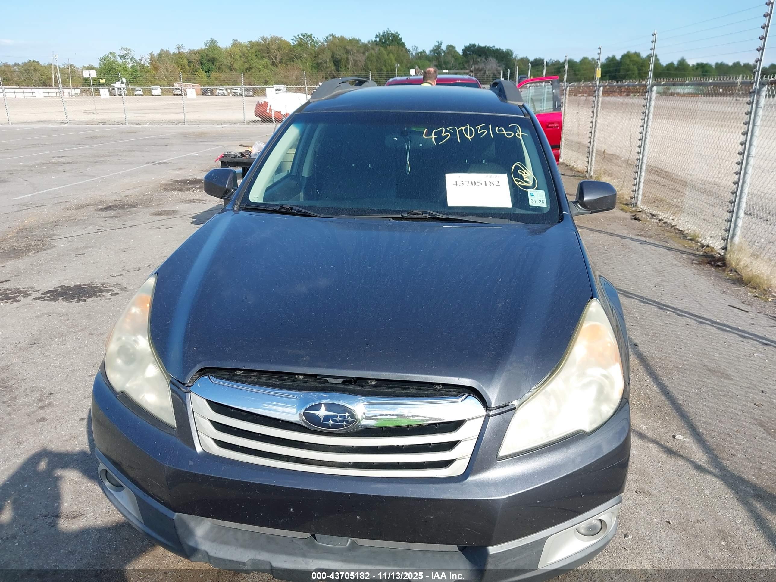 SUBARU OUTBACK image 6