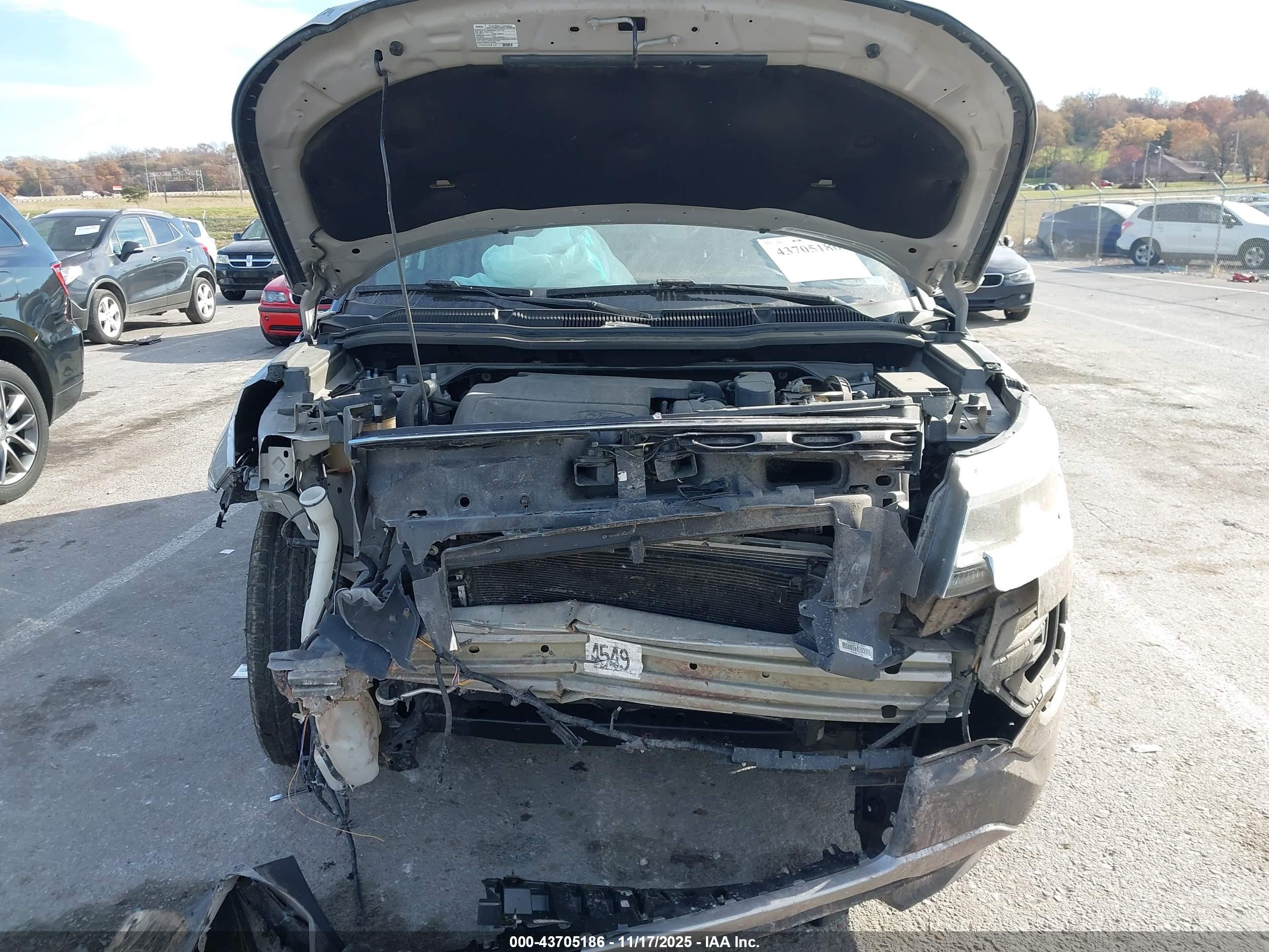 FORD EXPLORER image 10