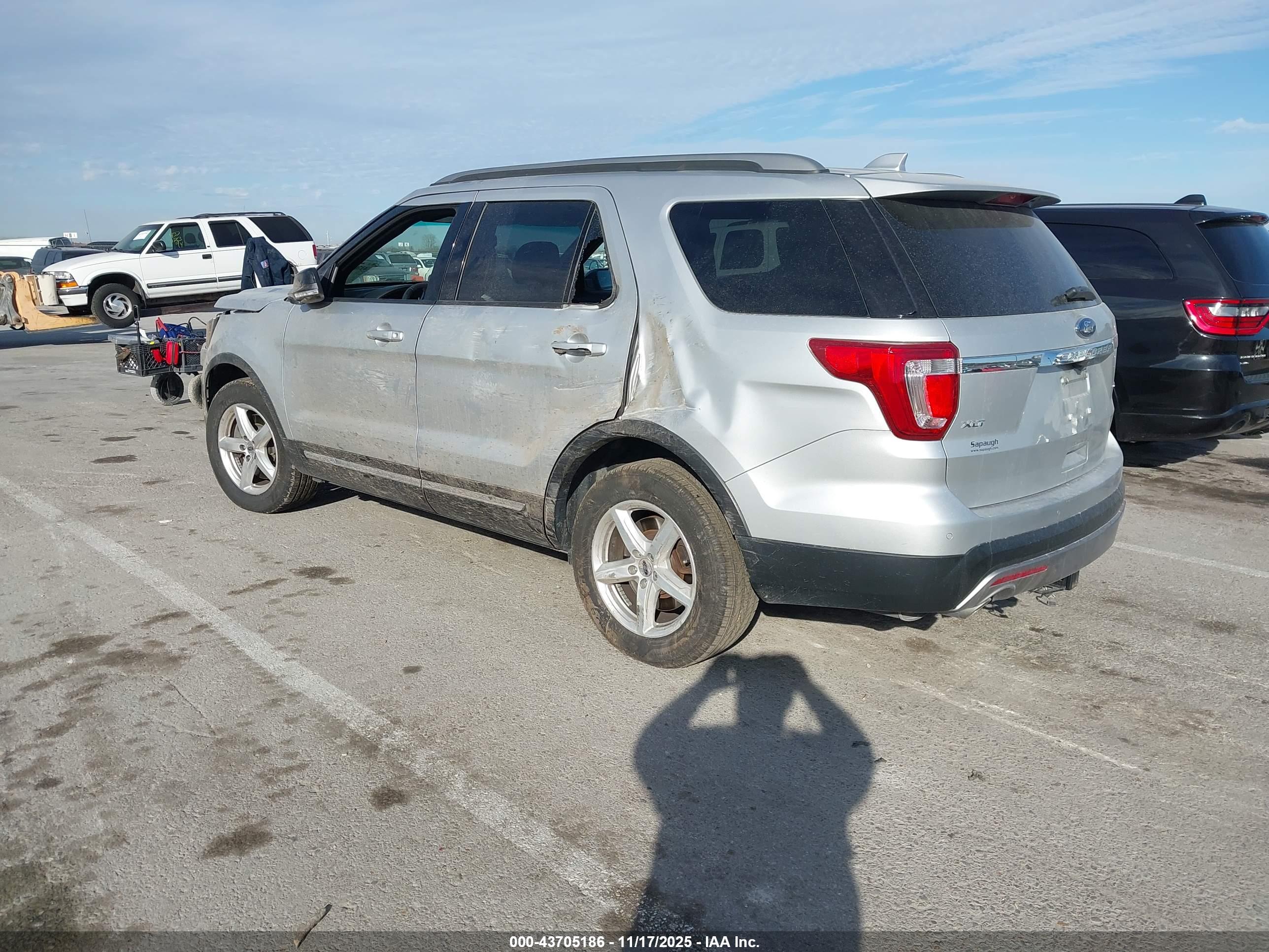 FORD EXPLORER image 3