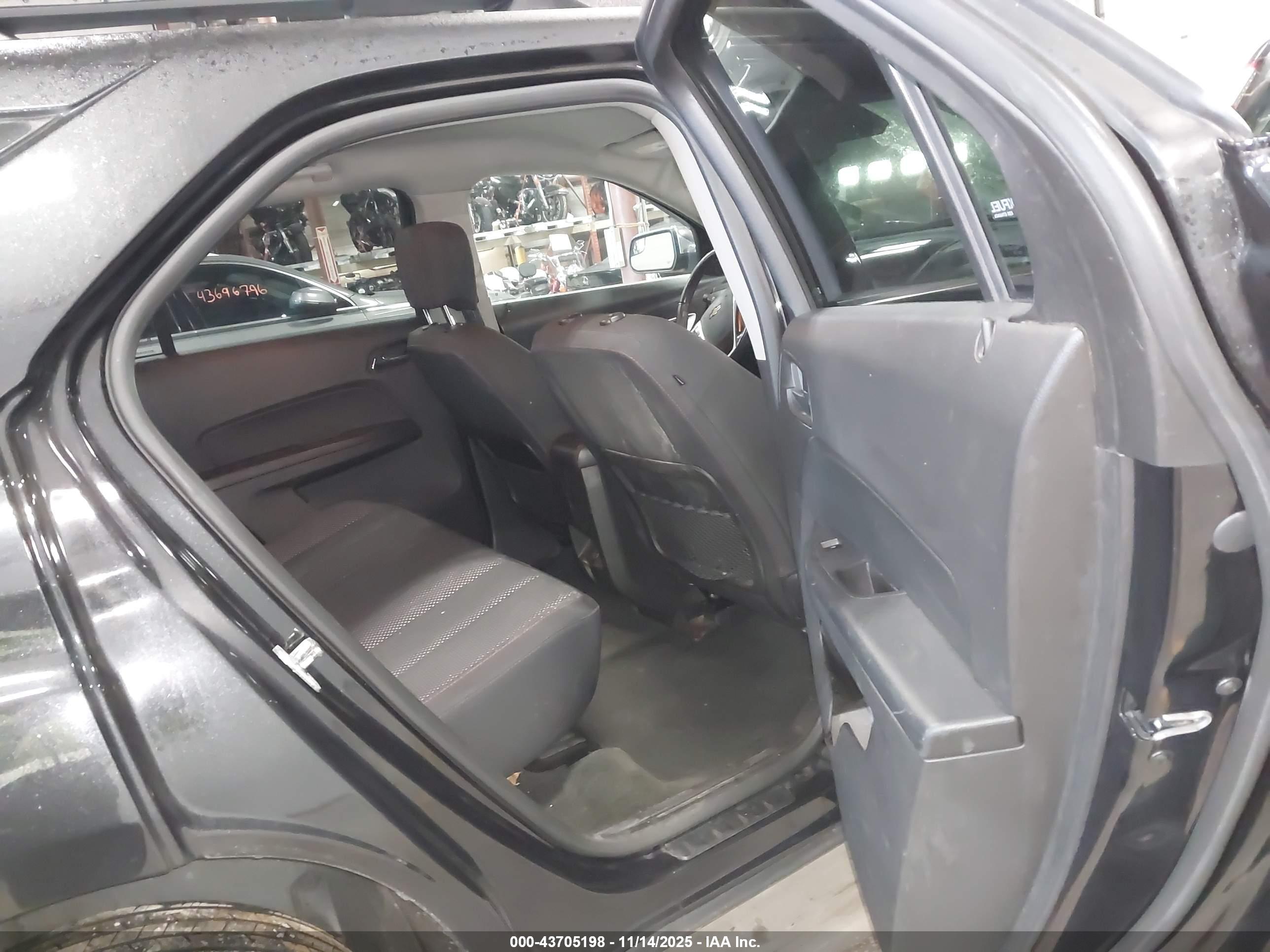 CHEVROLET EQUINOX image 8