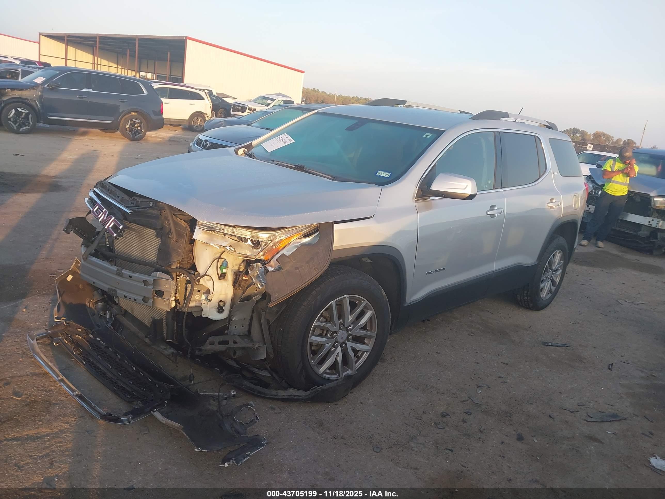 GMC ACADIA image 2