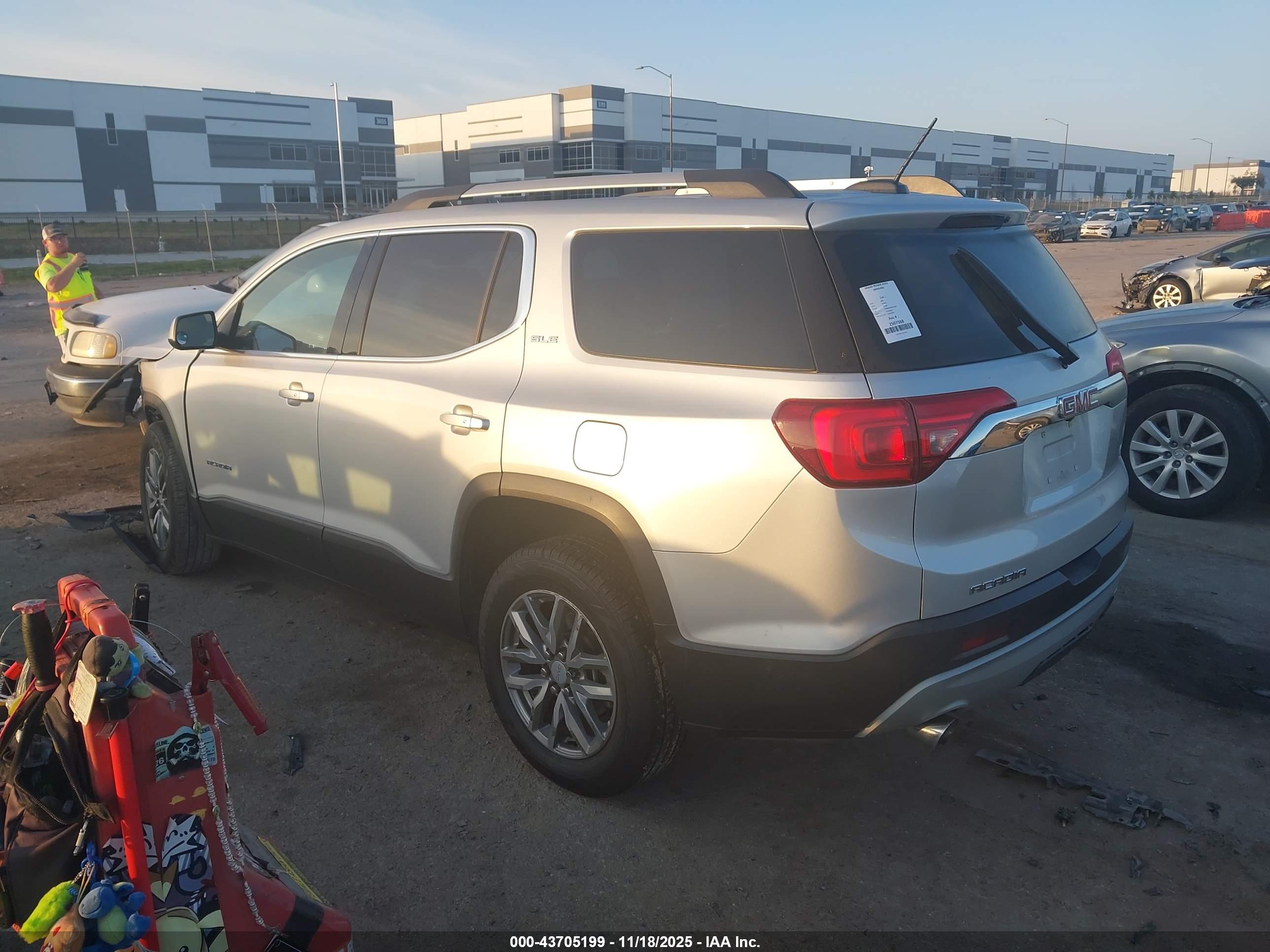 GMC ACADIA image 3