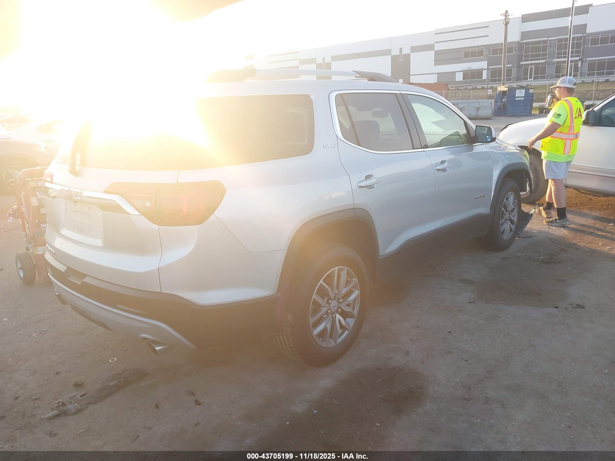 GMC ACADIA image 4