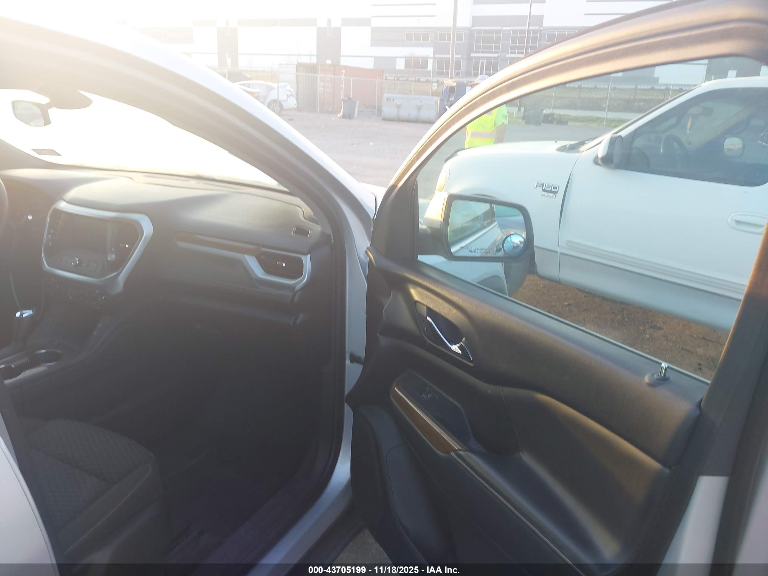 GMC ACADIA image 5