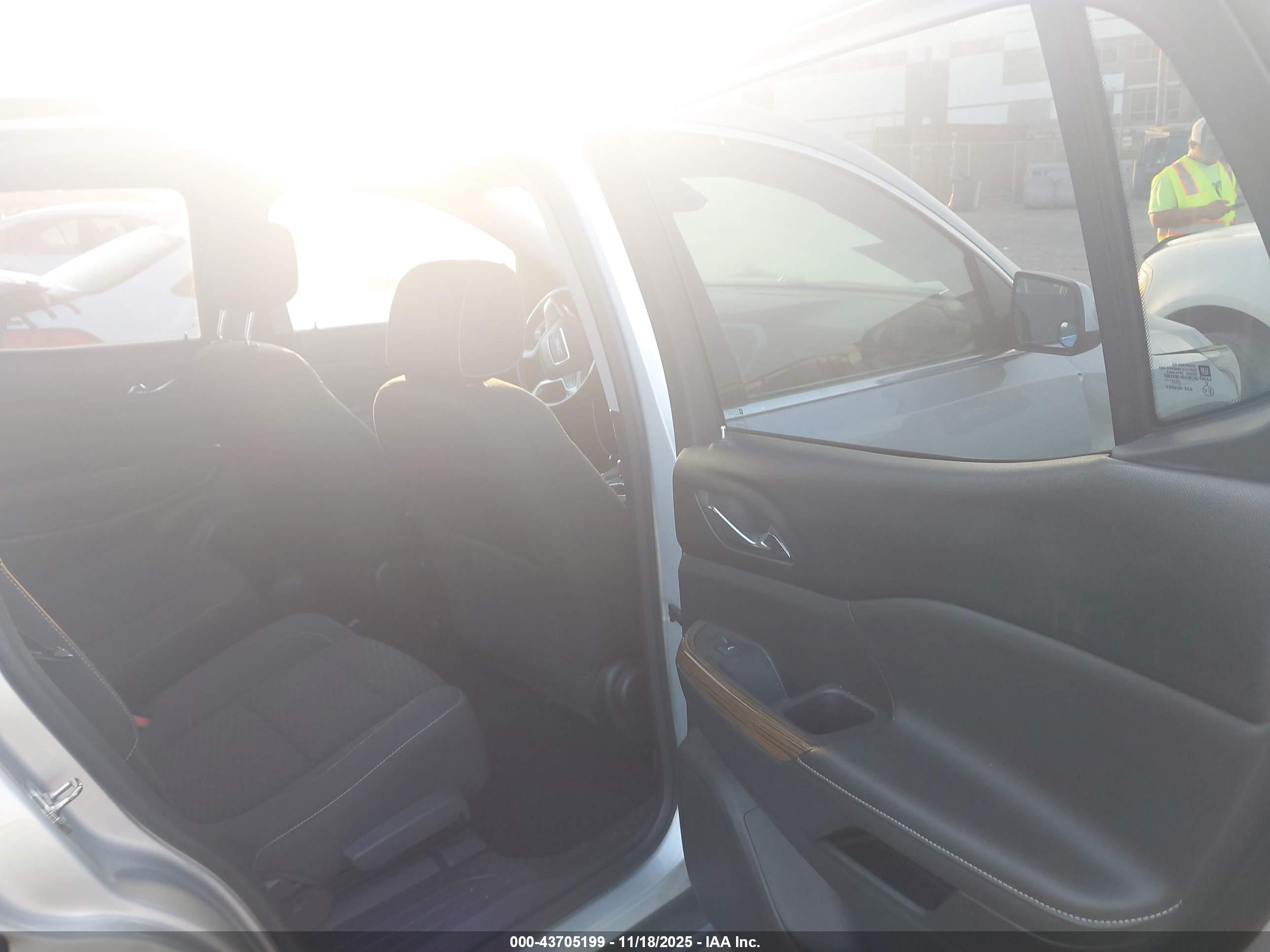 GMC ACADIA image 8