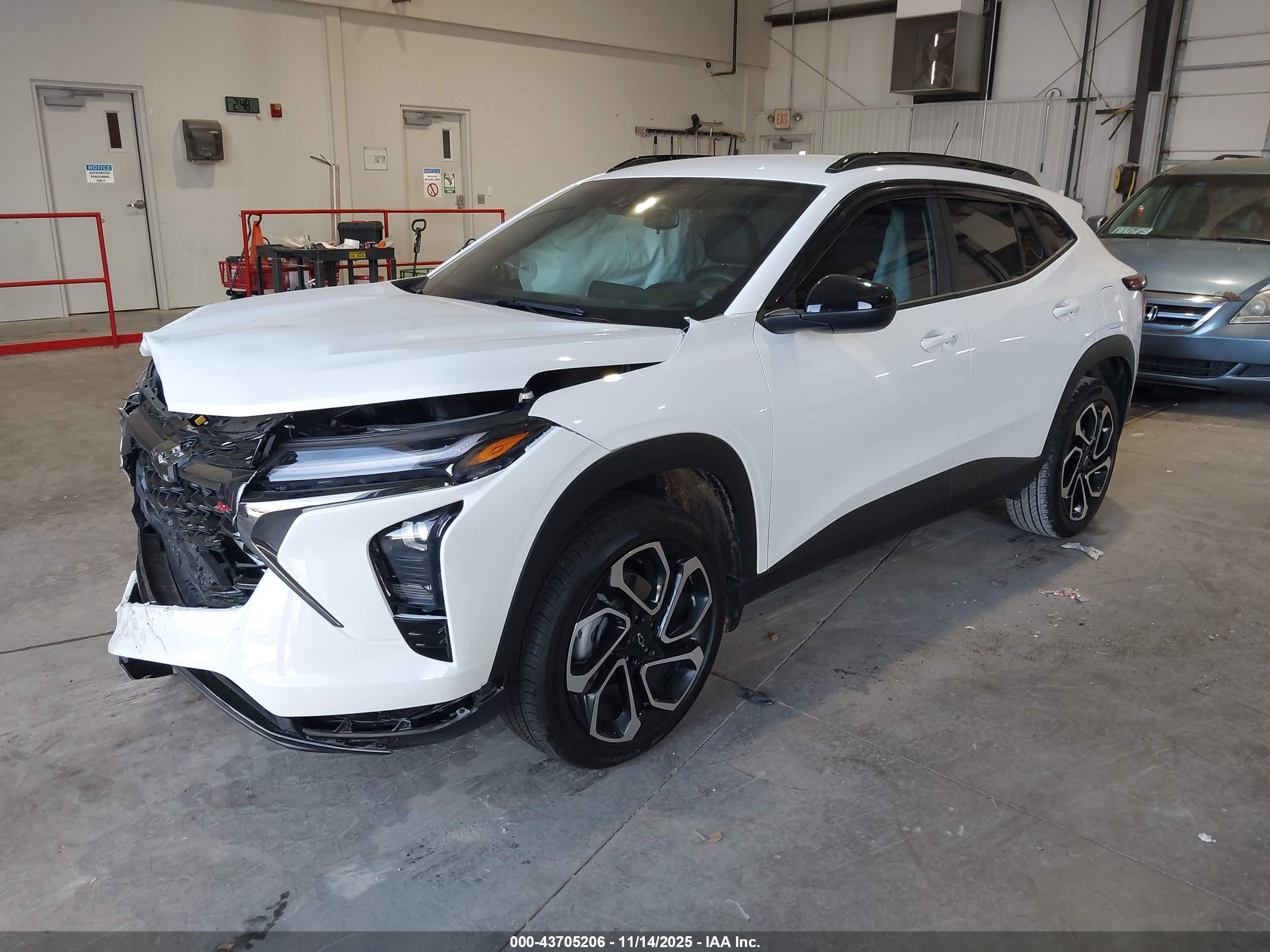 CHEVROLET TRAX image 2