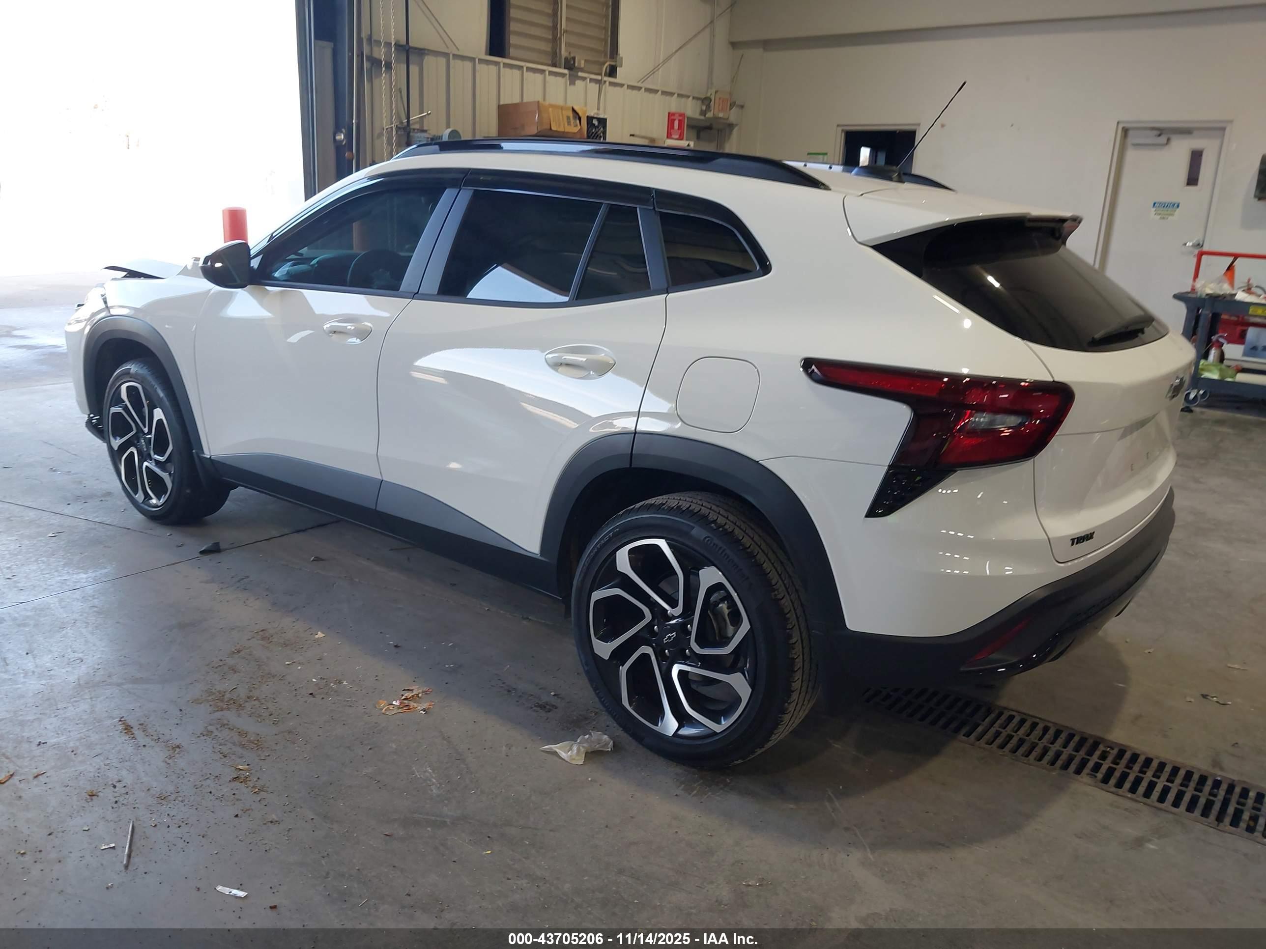 CHEVROLET TRAX image 3