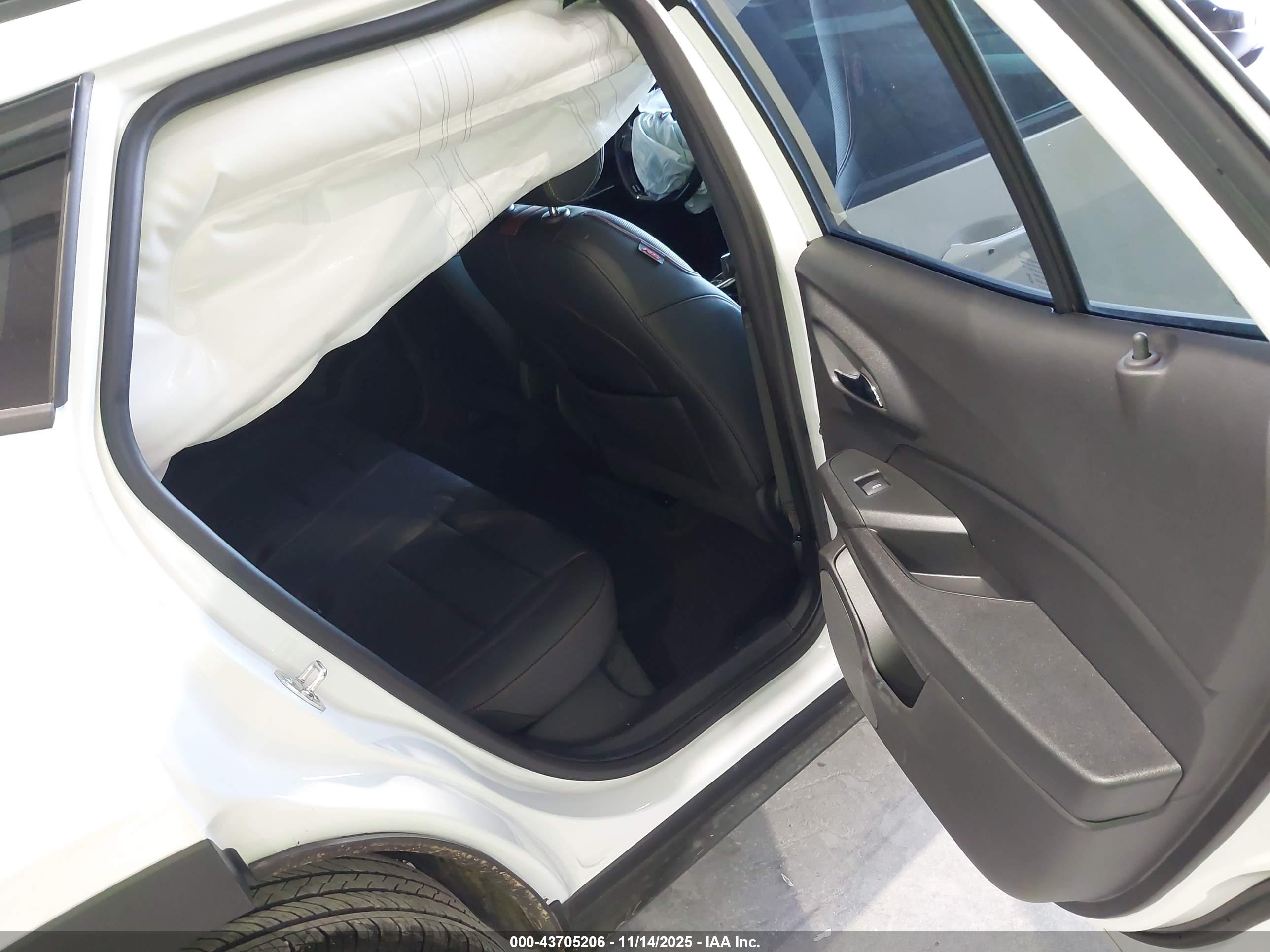 CHEVROLET TRAX image 8