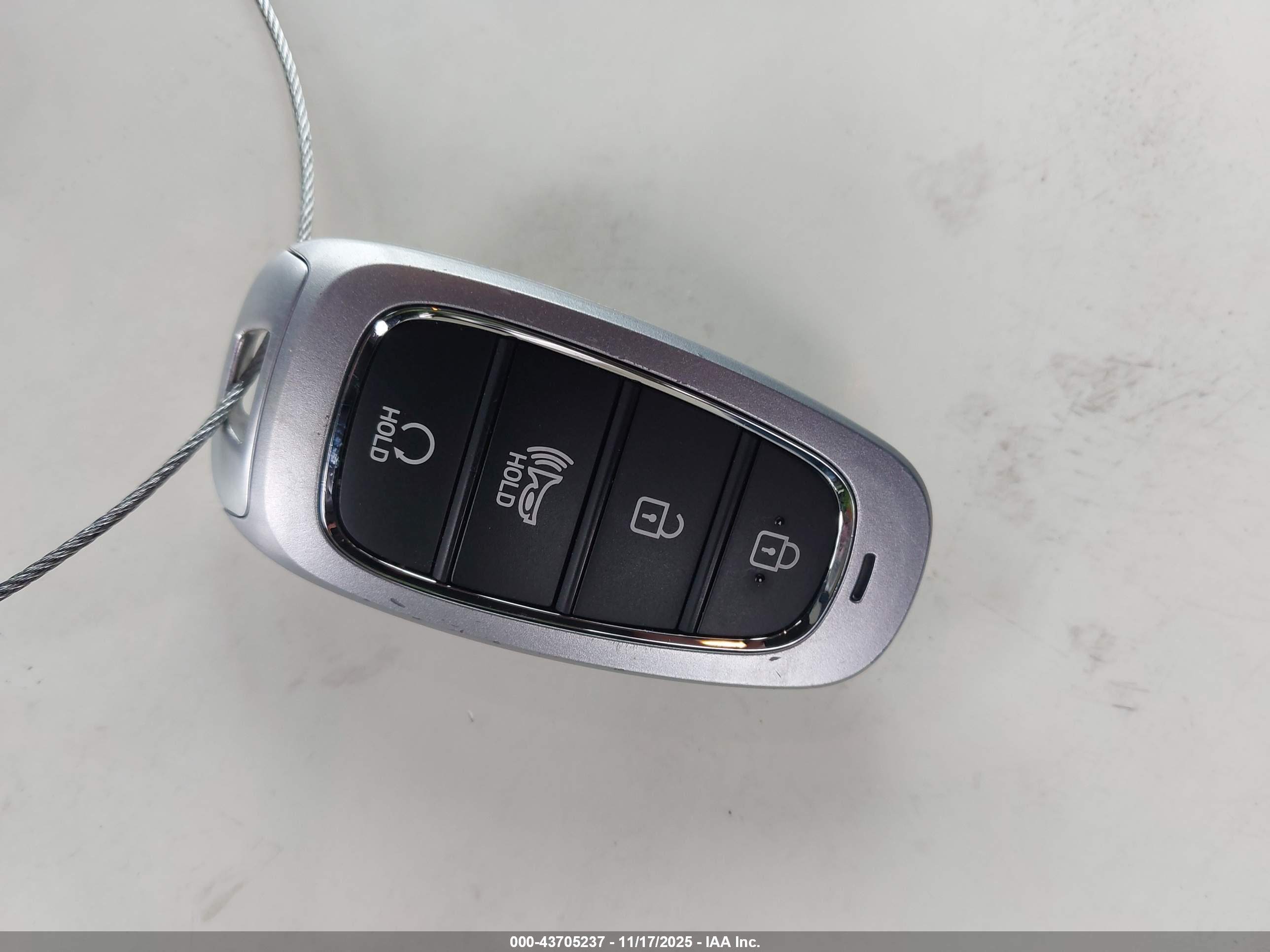 HYUNDAI TUCSON image 11