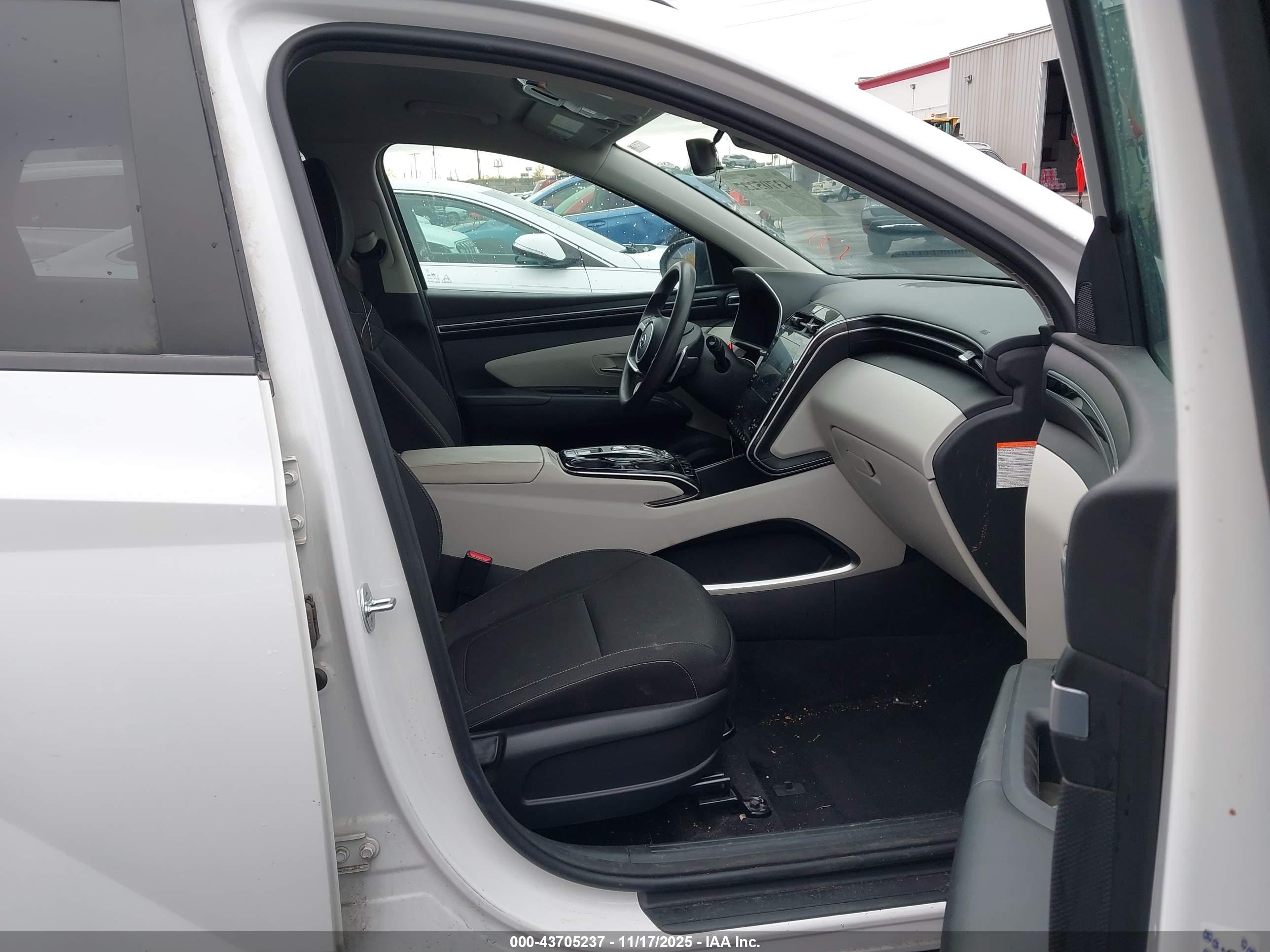 HYUNDAI TUCSON image 5