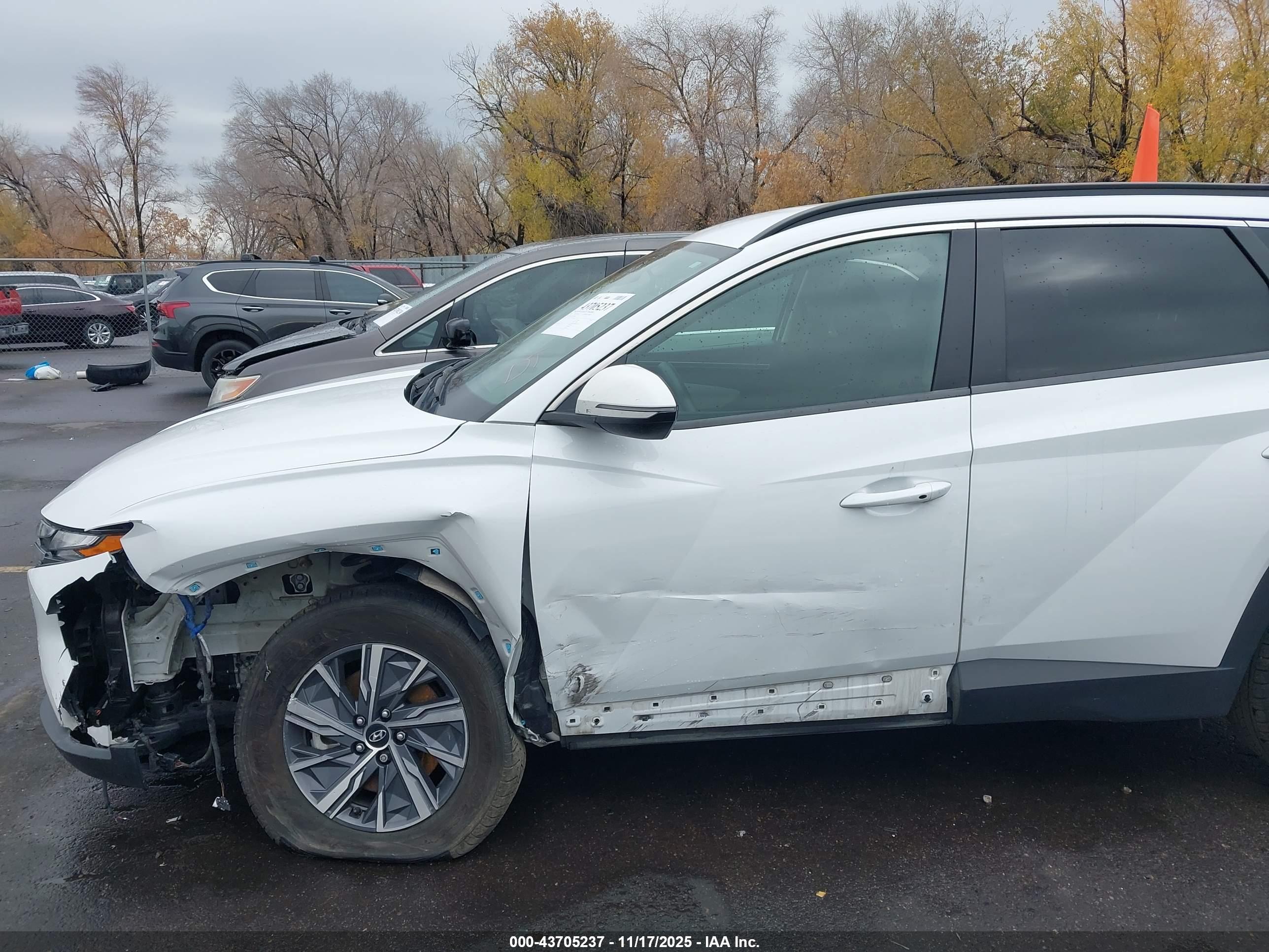 HYUNDAI TUCSON image 6