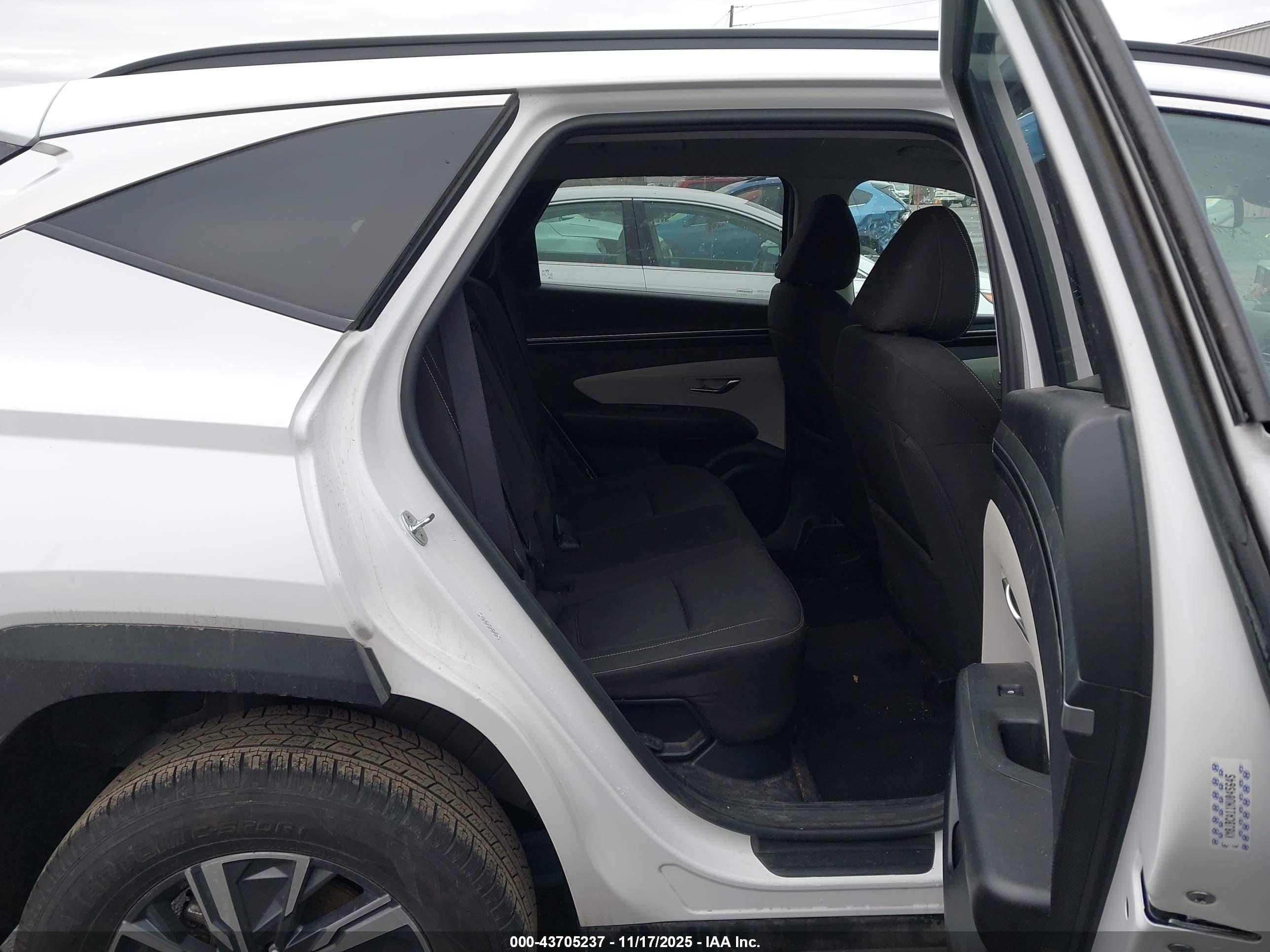 HYUNDAI TUCSON image 8