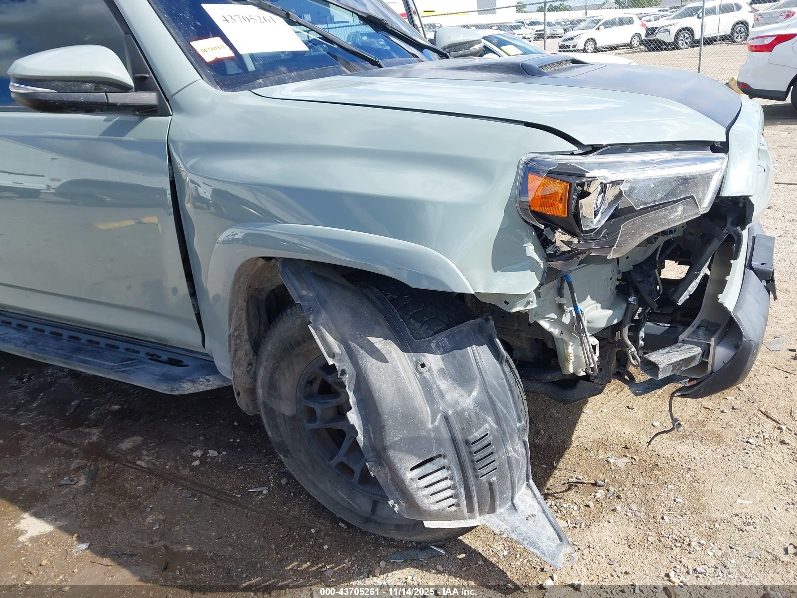 TOYOTA 4RUNNER image 6