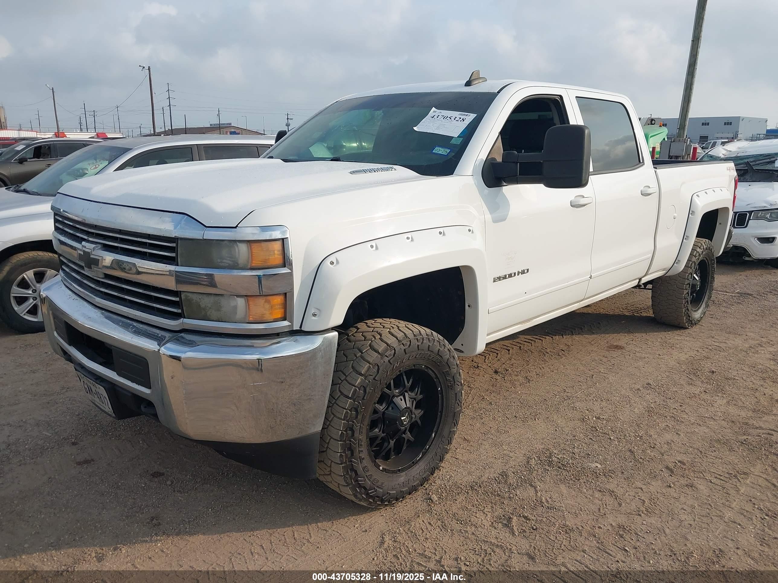 CHEVROLET SILVERADO image 2