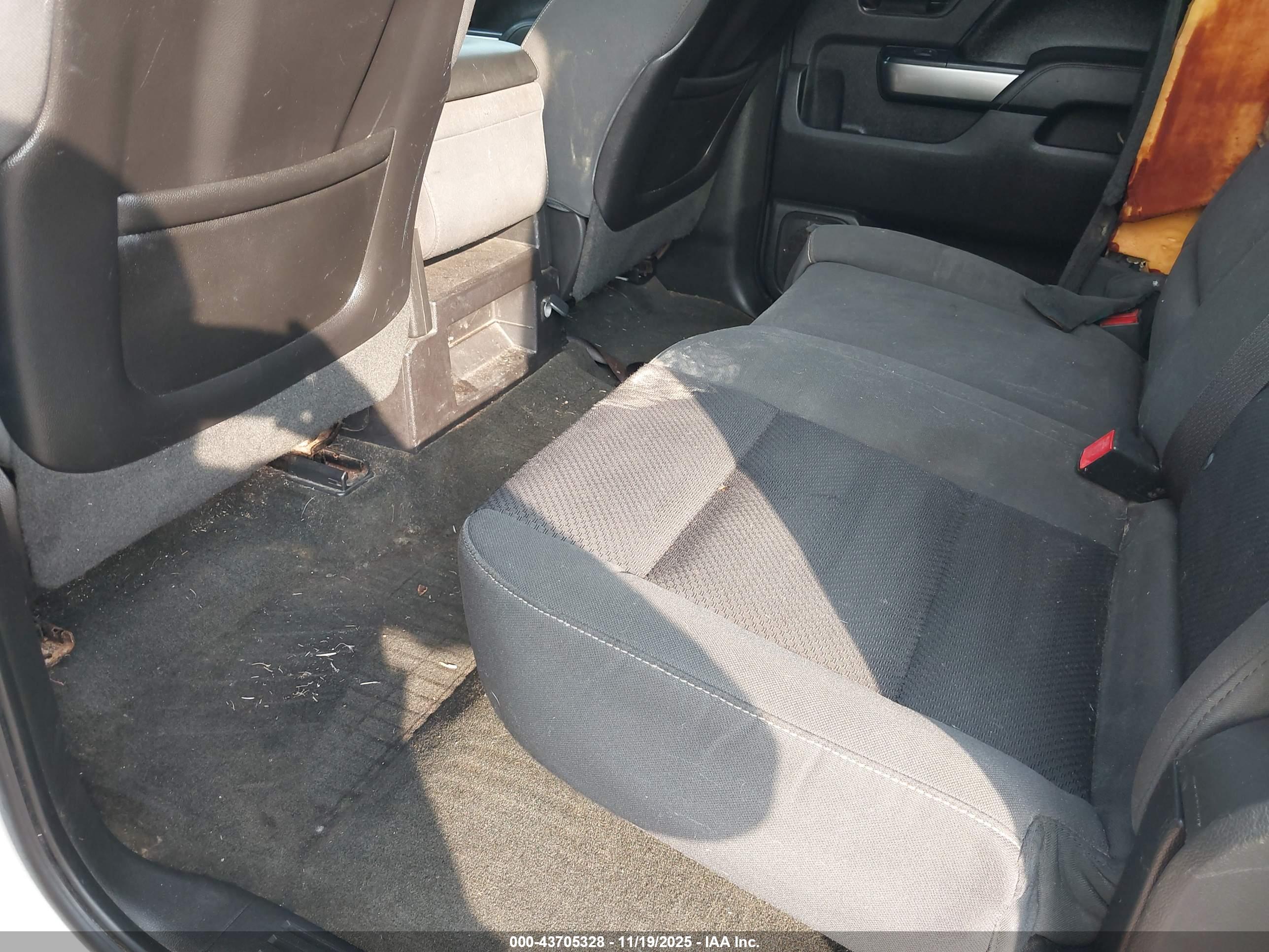 CHEVROLET SILVERADO image 8
