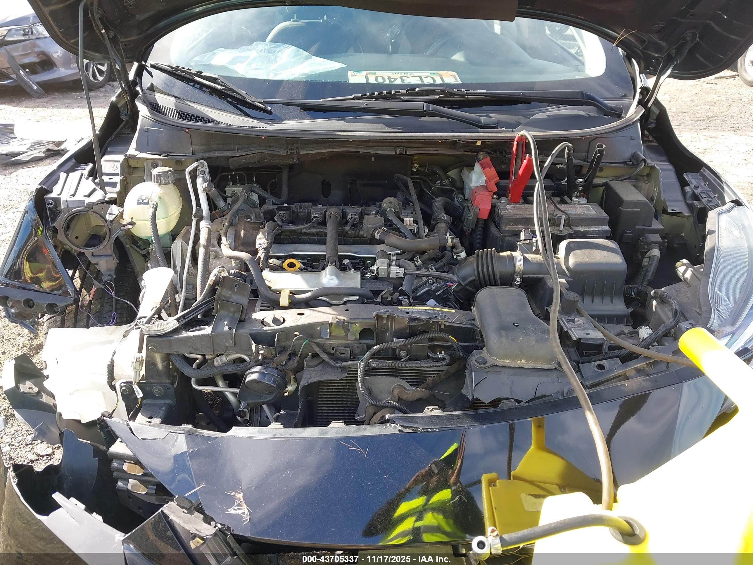 NISSAN VERSA image 10