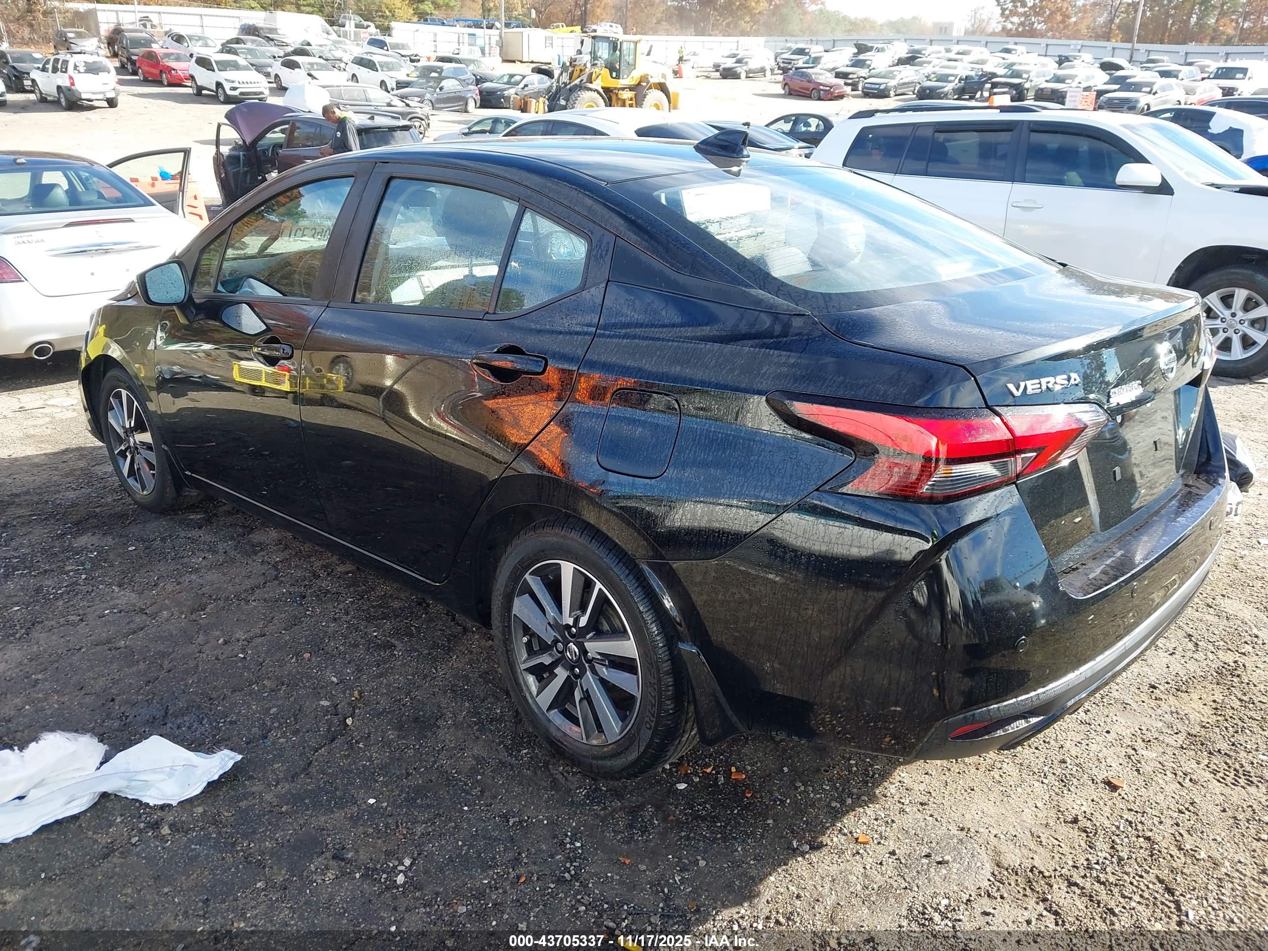 NISSAN VERSA image 3