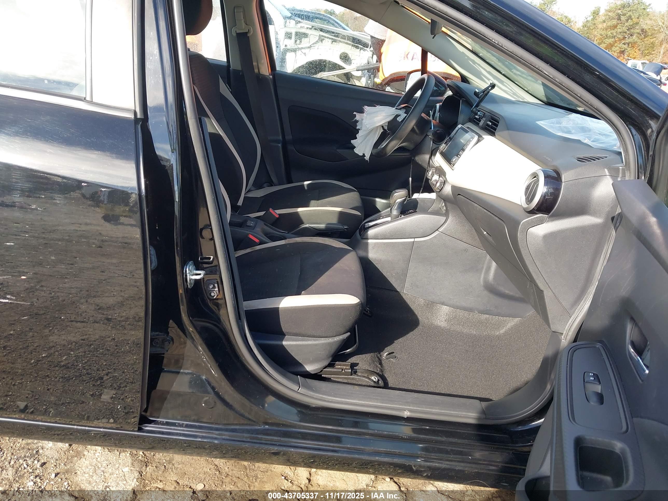 NISSAN VERSA image 5
