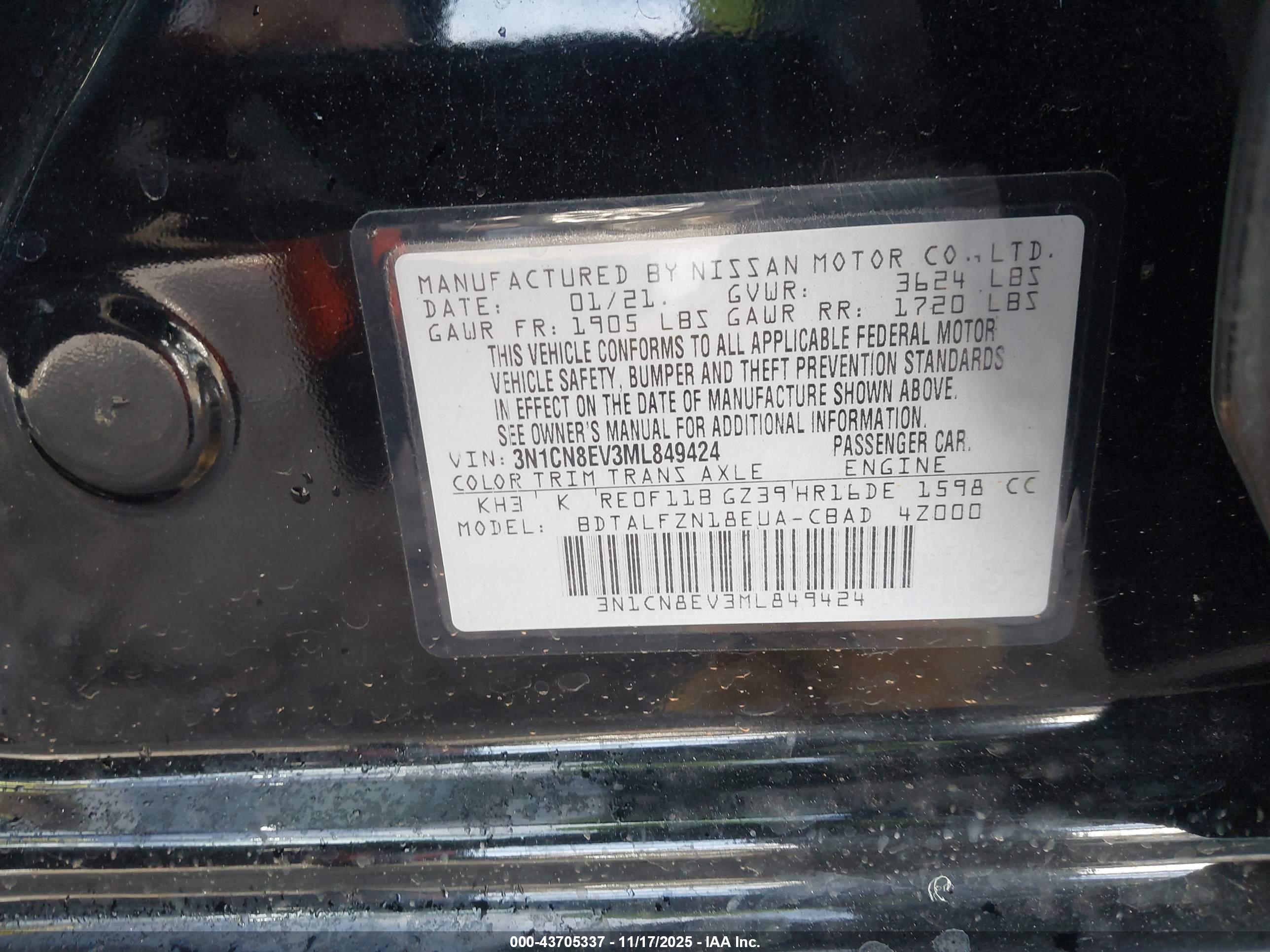NISSAN VERSA image 9