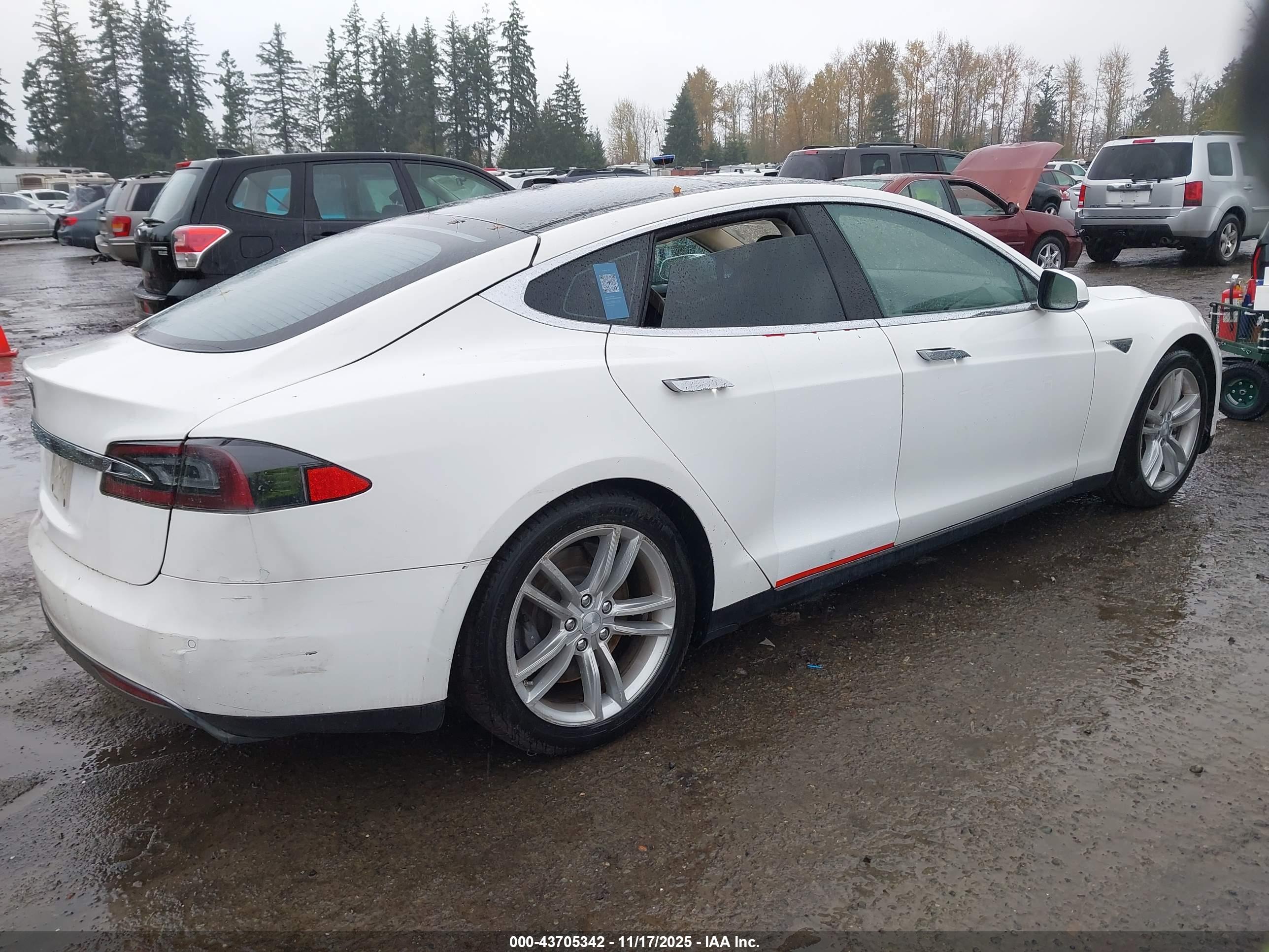 TESLA MODEL image 4