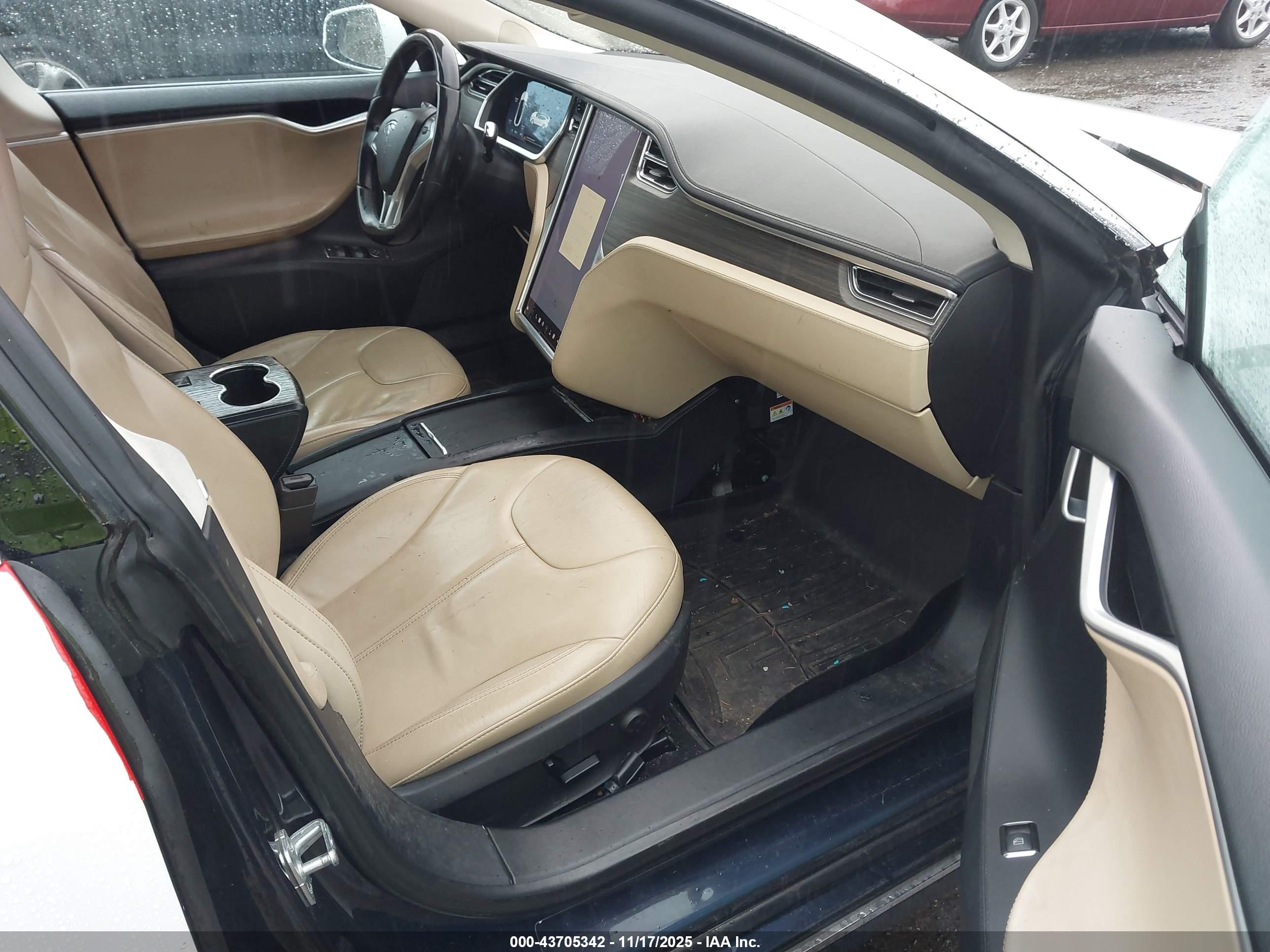 TESLA MODEL image 5