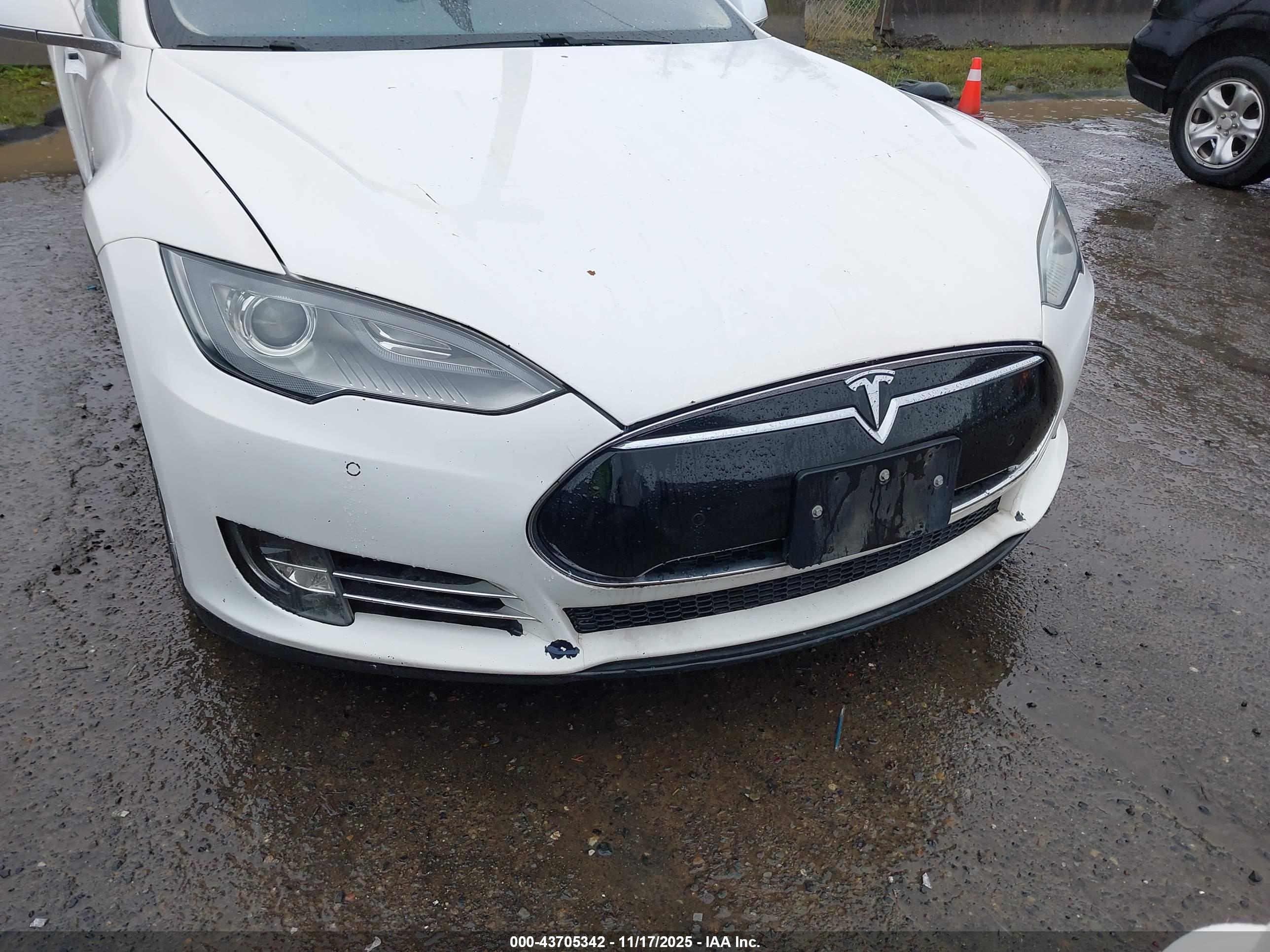 TESLA MODEL image 6