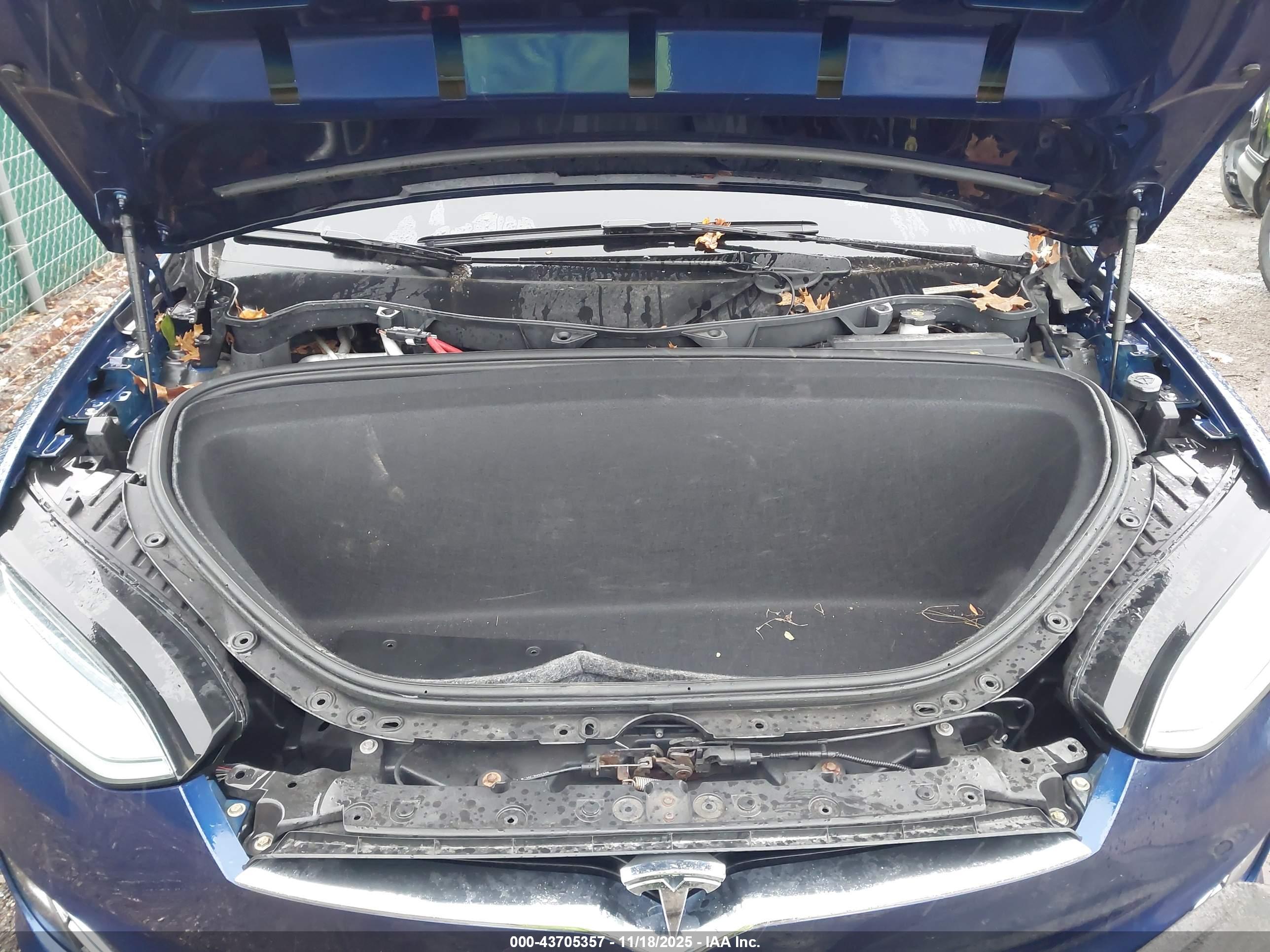 TESLA MODEL image 10