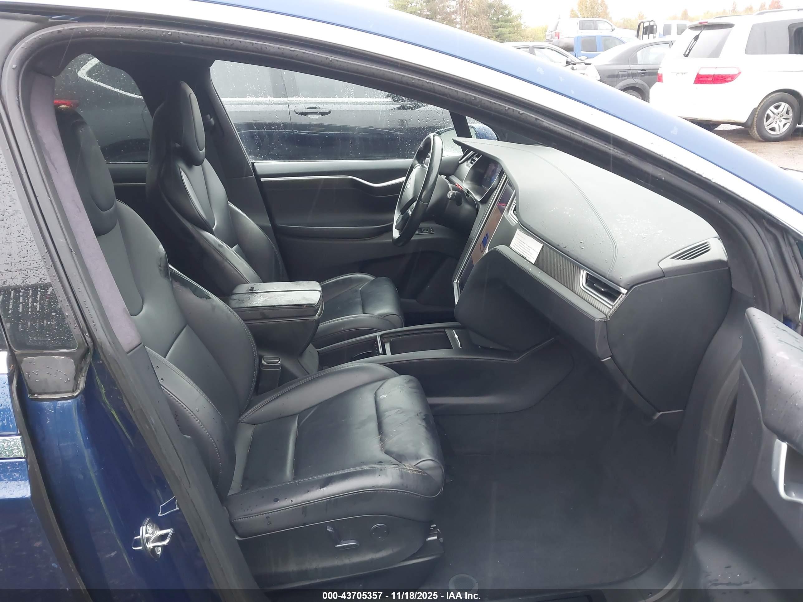 TESLA MODEL image 5