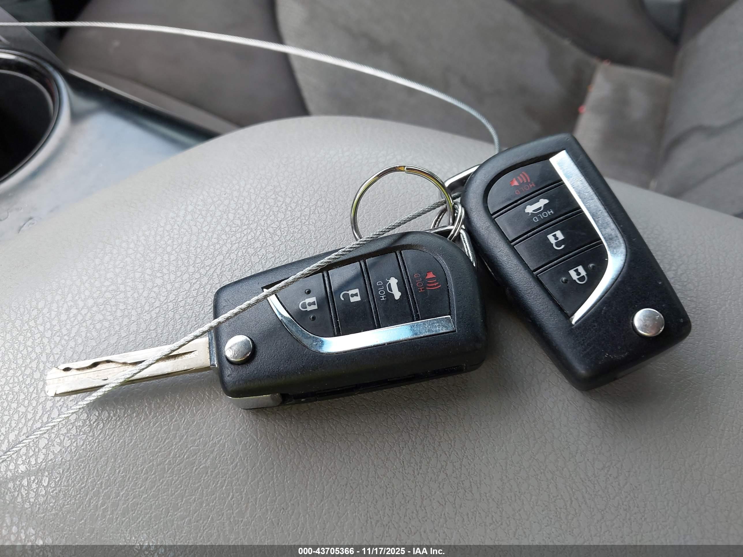 TOYOTA CAMRY image 11