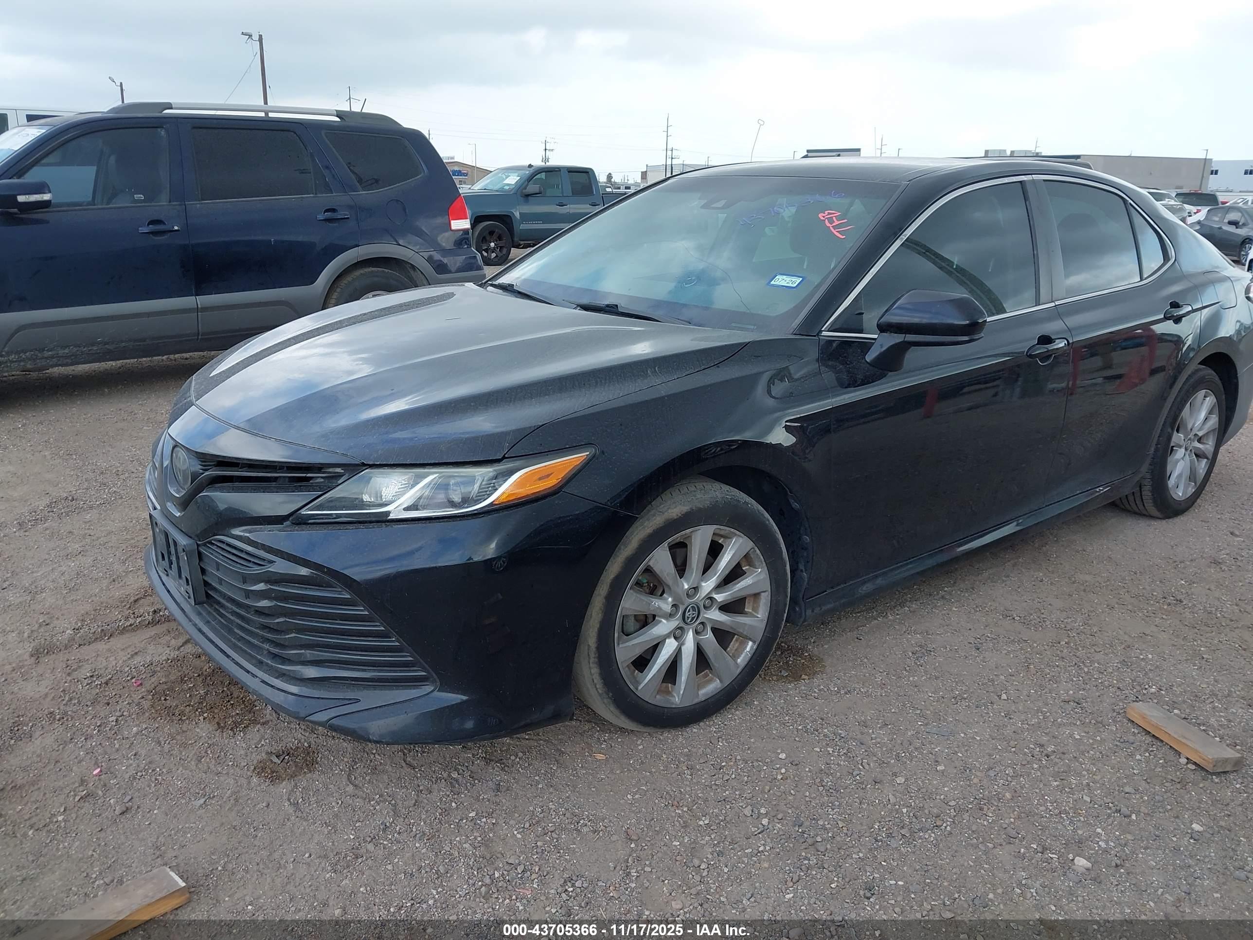 TOYOTA CAMRY image 2