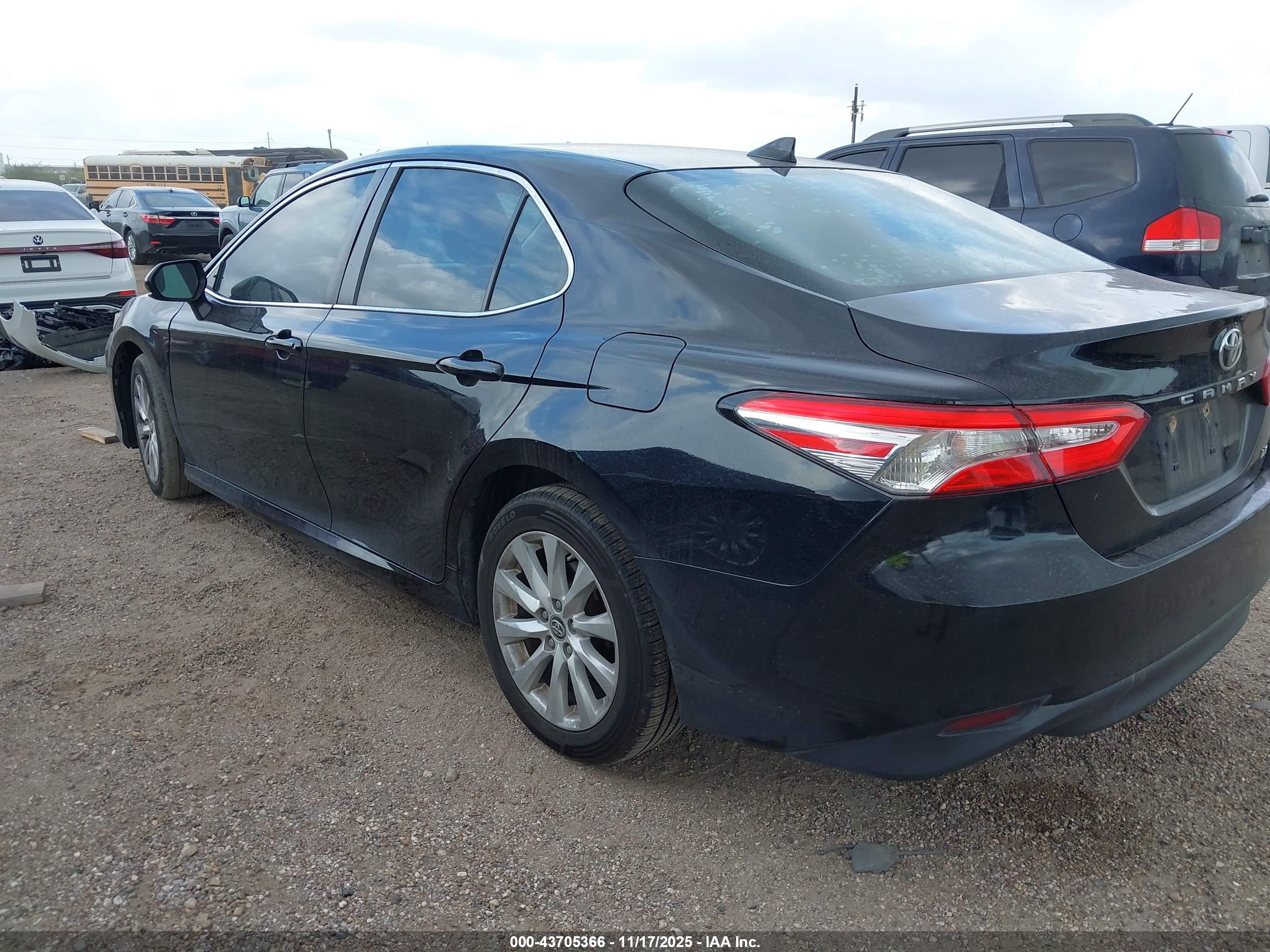 TOYOTA CAMRY image 3