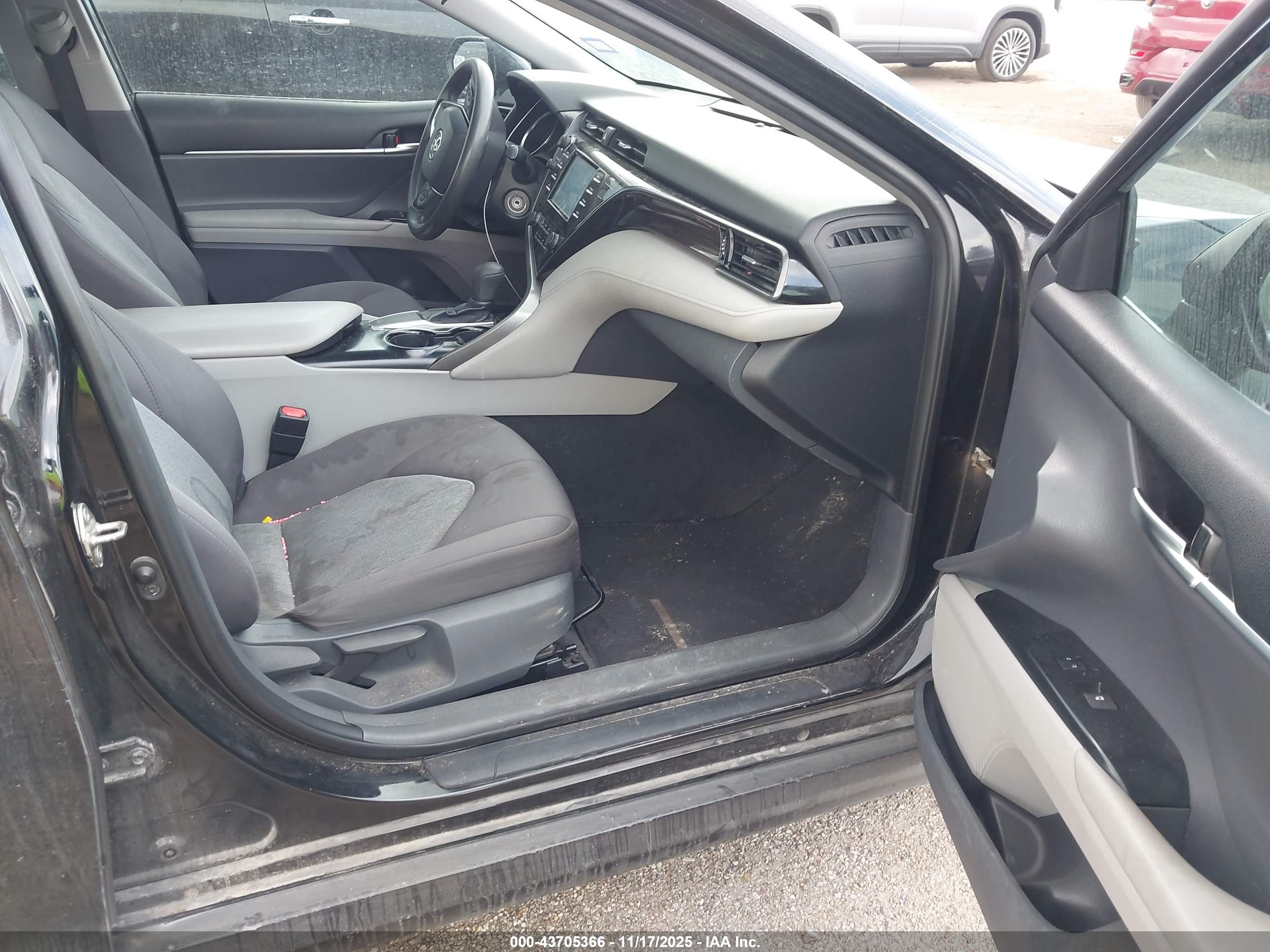 TOYOTA CAMRY image 5