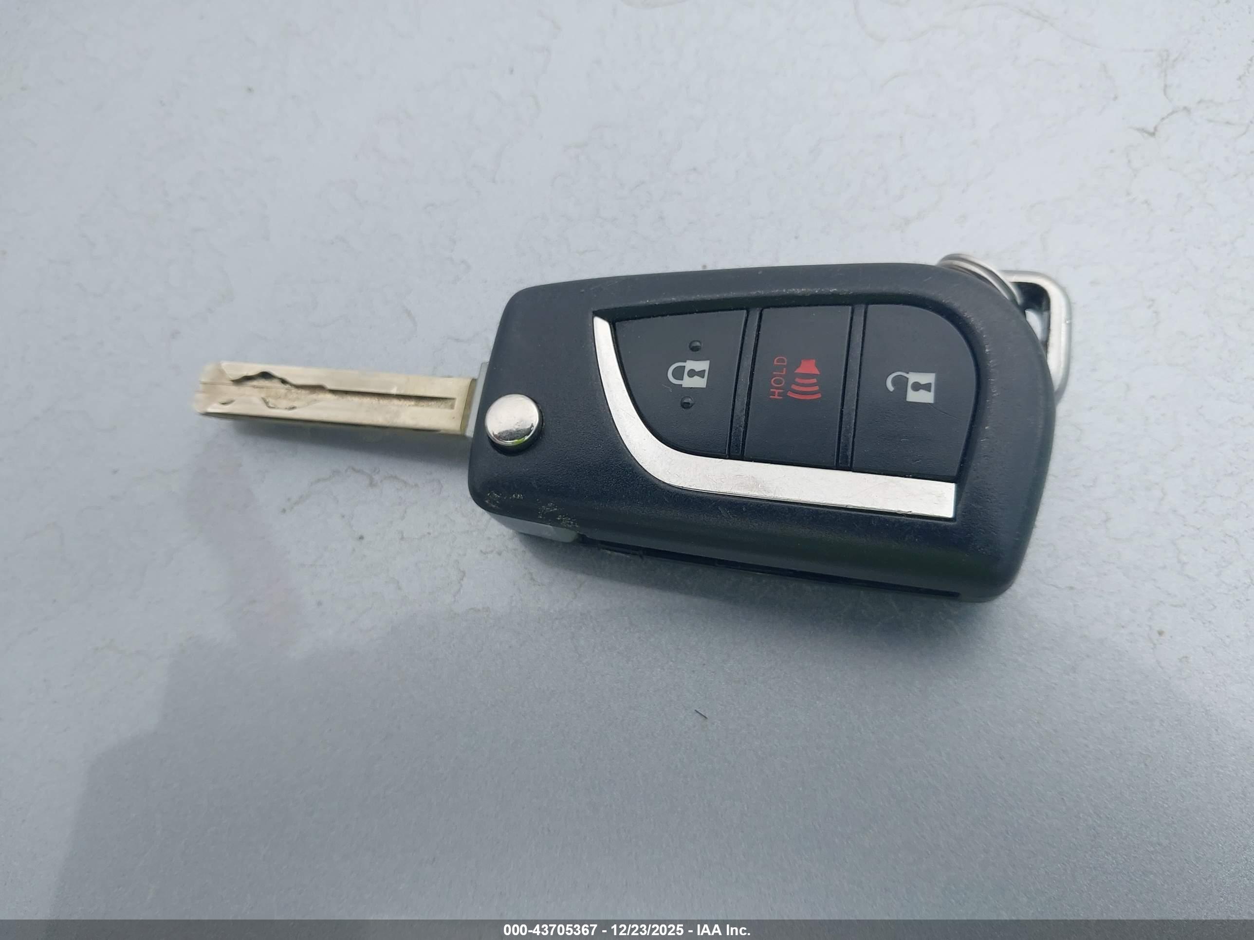 TOYOTA RAV4 image 11