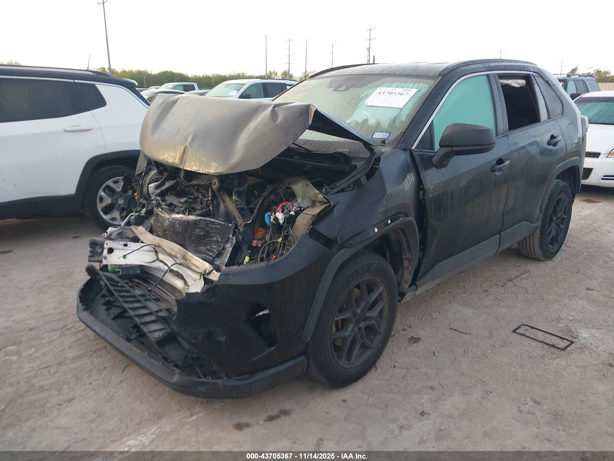 TOYOTA RAV4 image 2