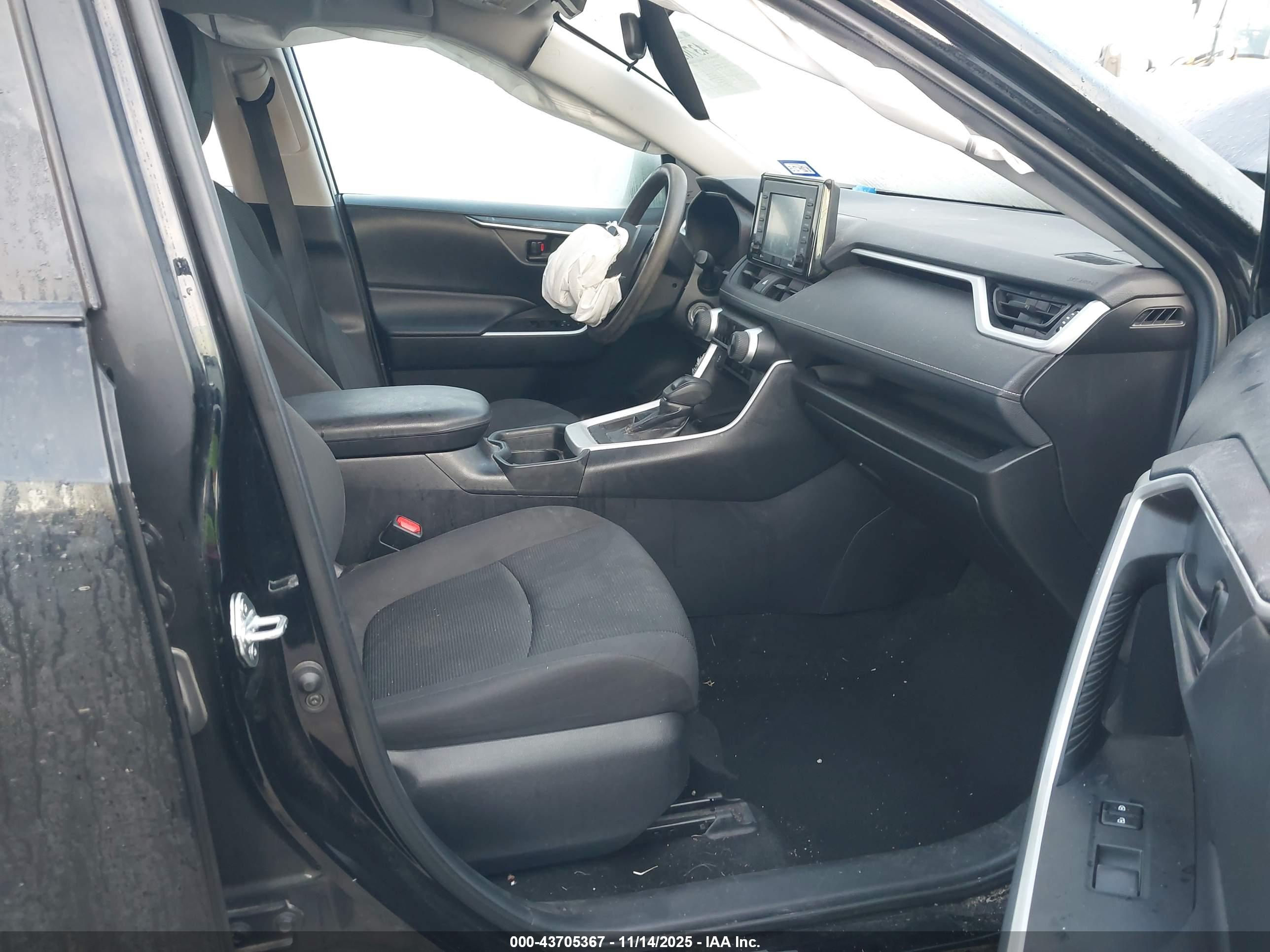 TOYOTA RAV4 image 5