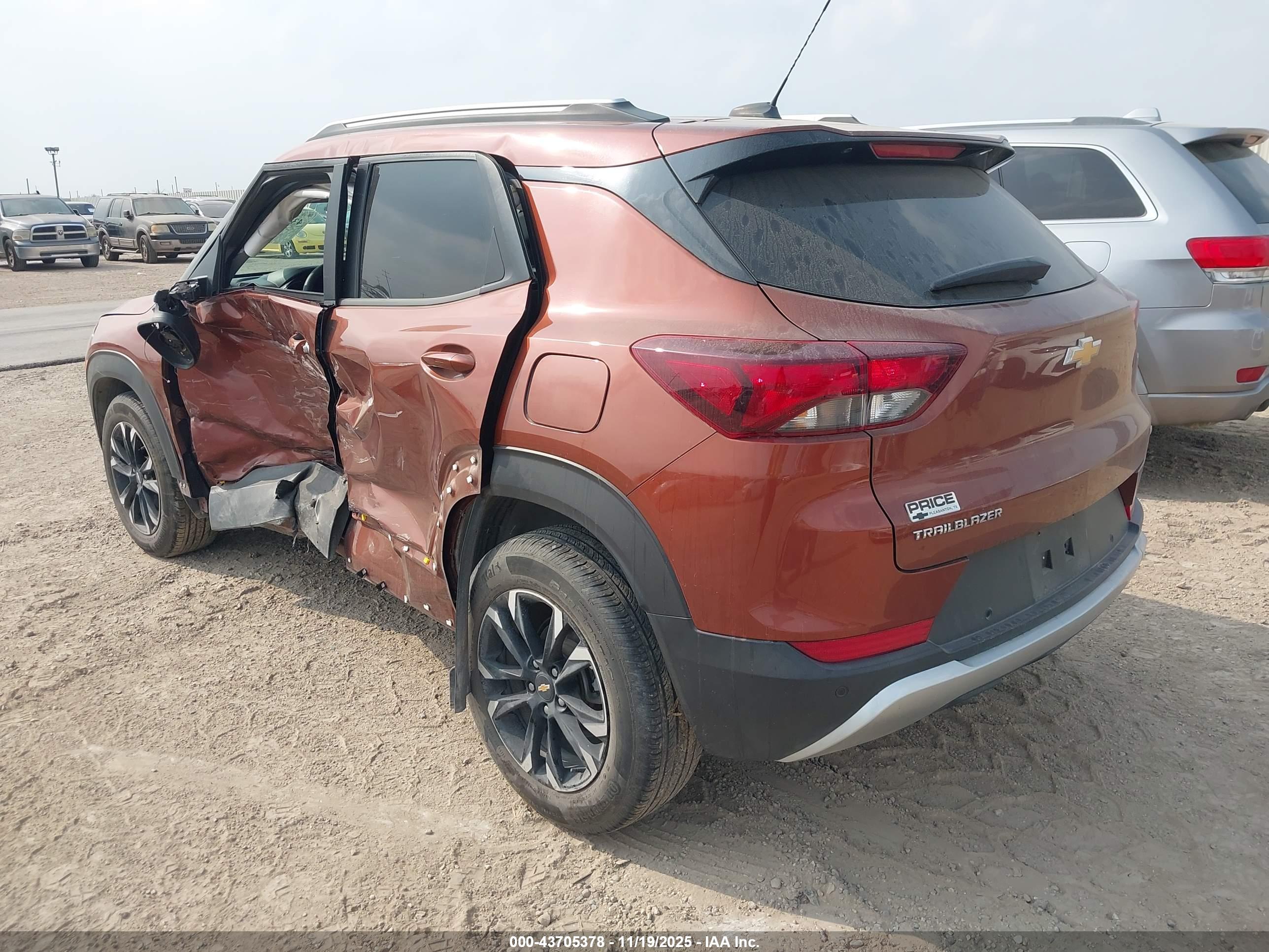 CHEVROLET TRAILBLAZER image 3