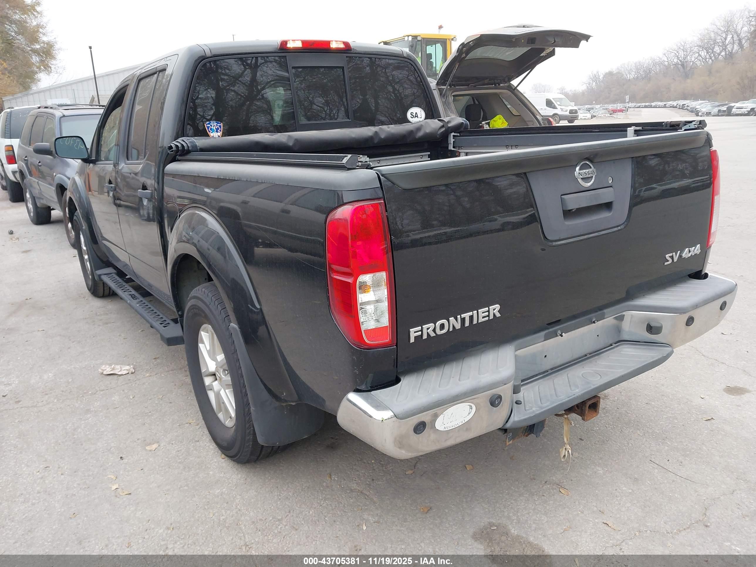 NISSAN FRONTIER image 3