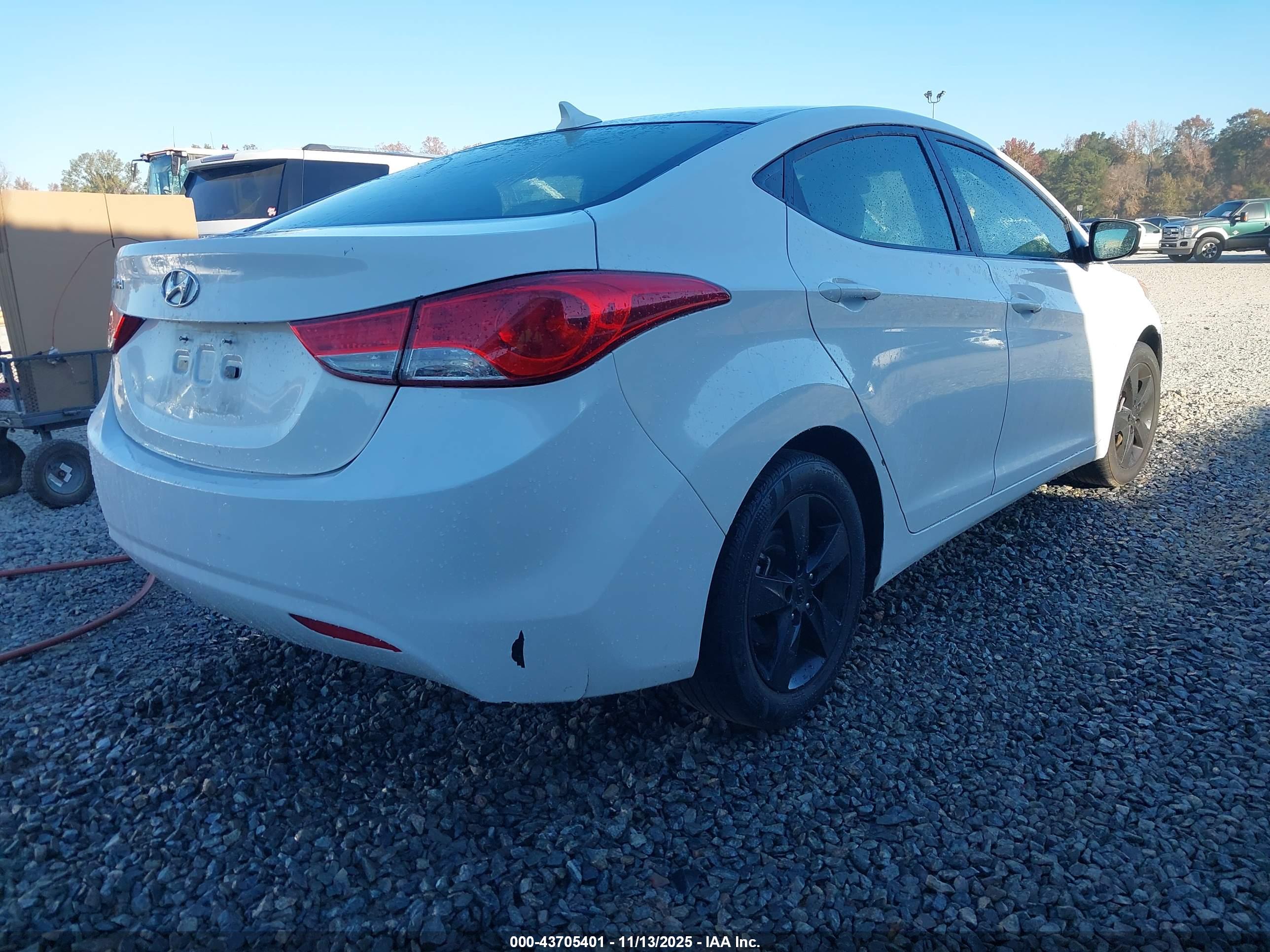 HYUNDAI ELANTRA image 4