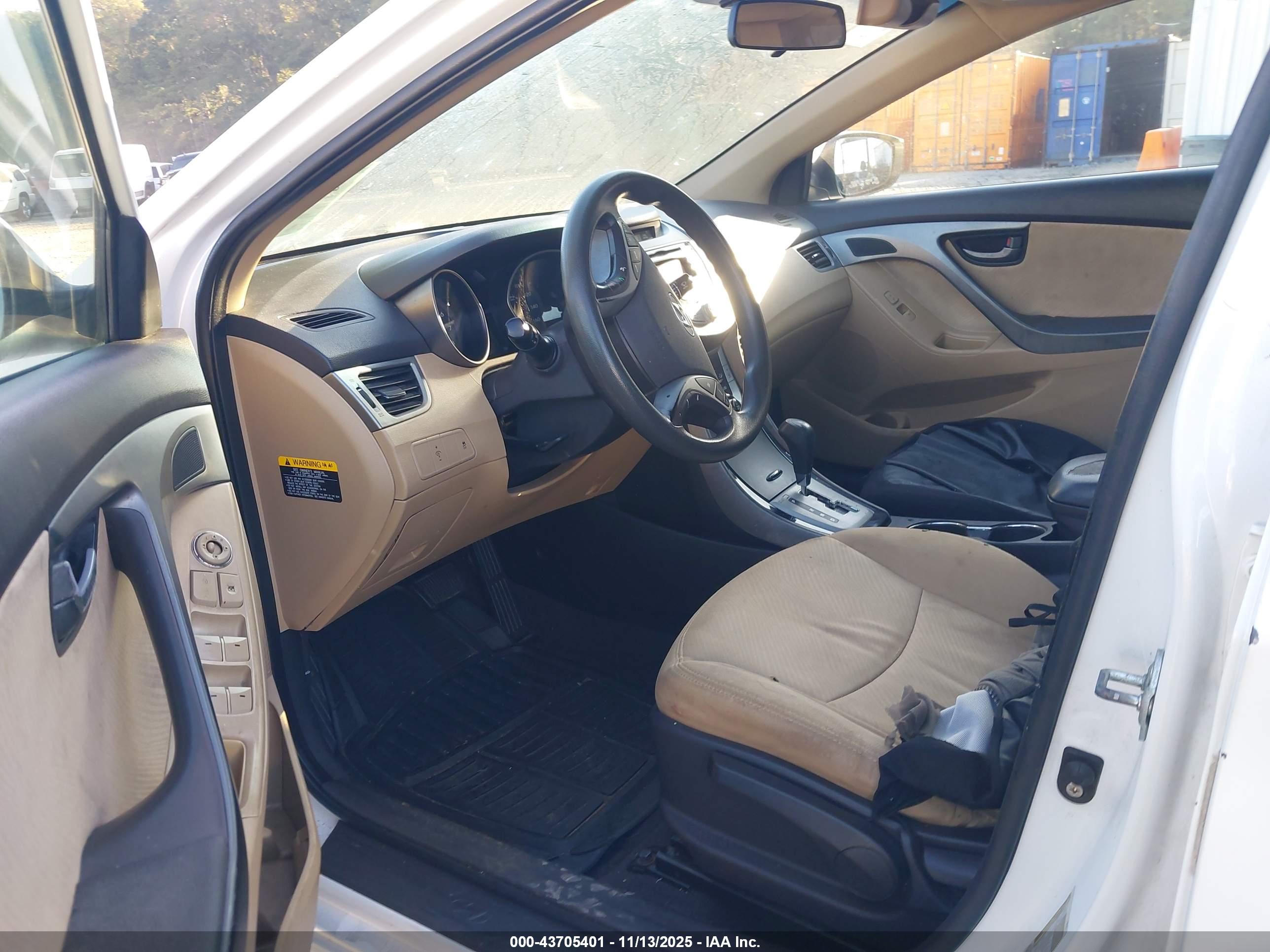HYUNDAI ELANTRA image 5